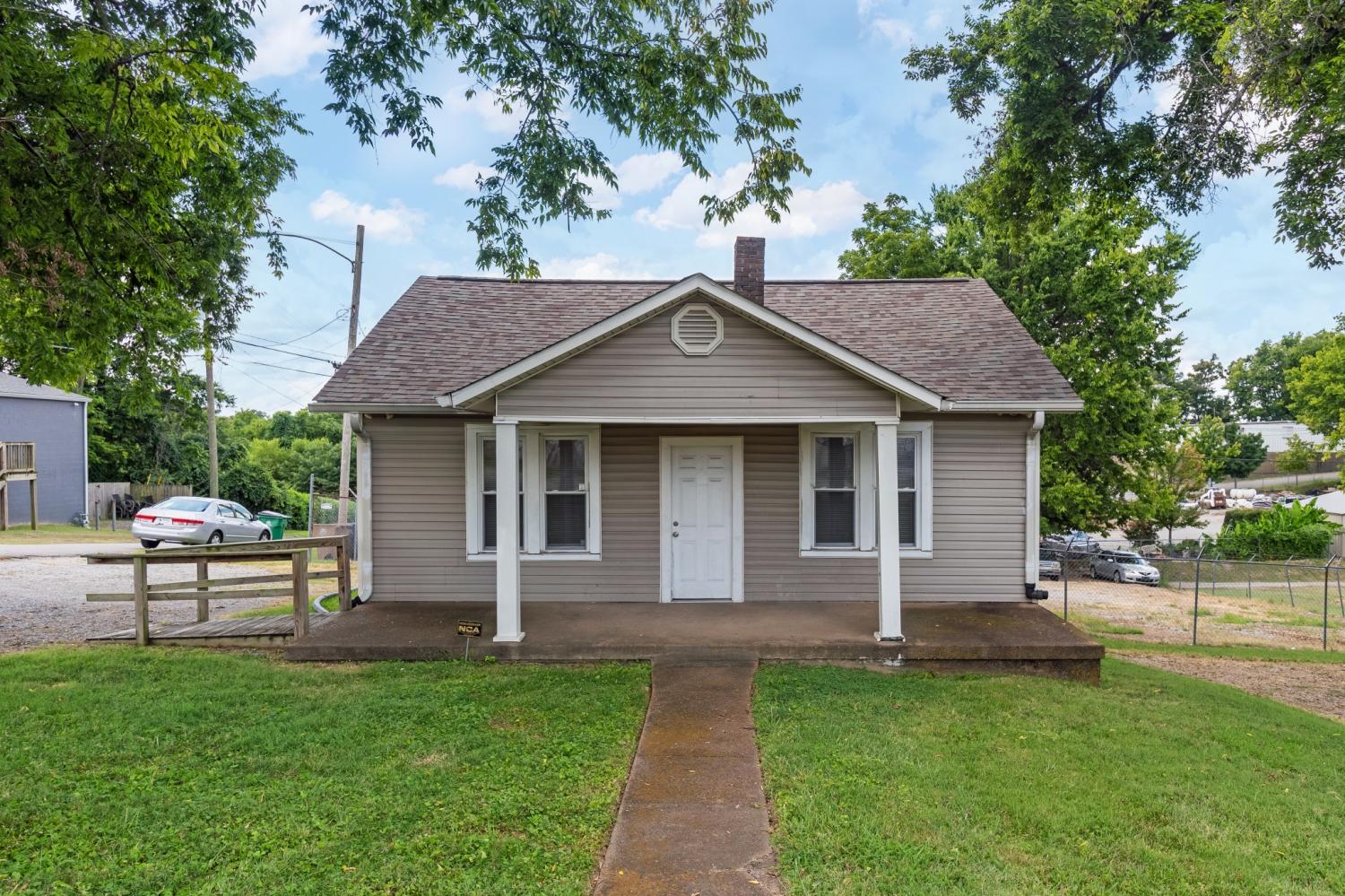 2423 Eugenia Ave Nashville - TN 37211