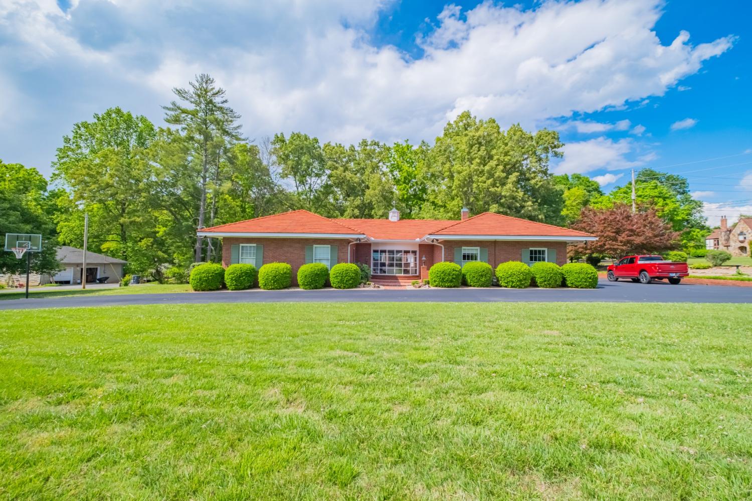 200-Westbrook-Ln For Sale