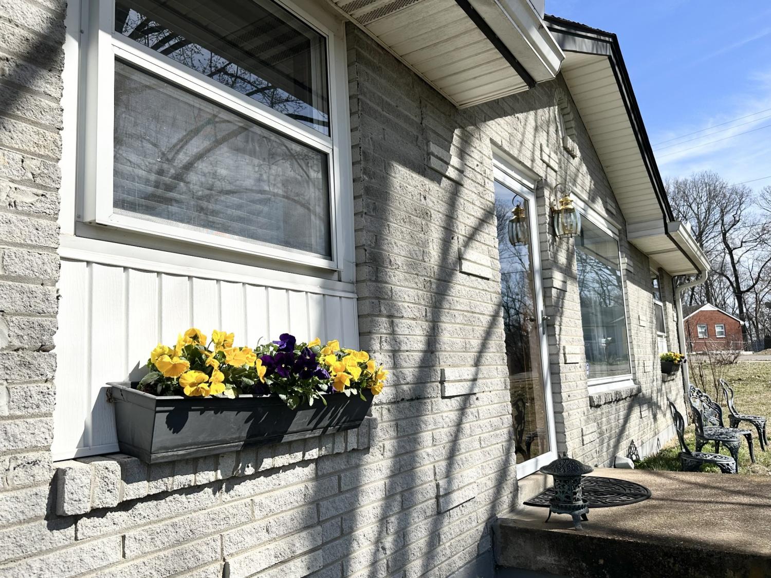208-Willow-Ct For Sale