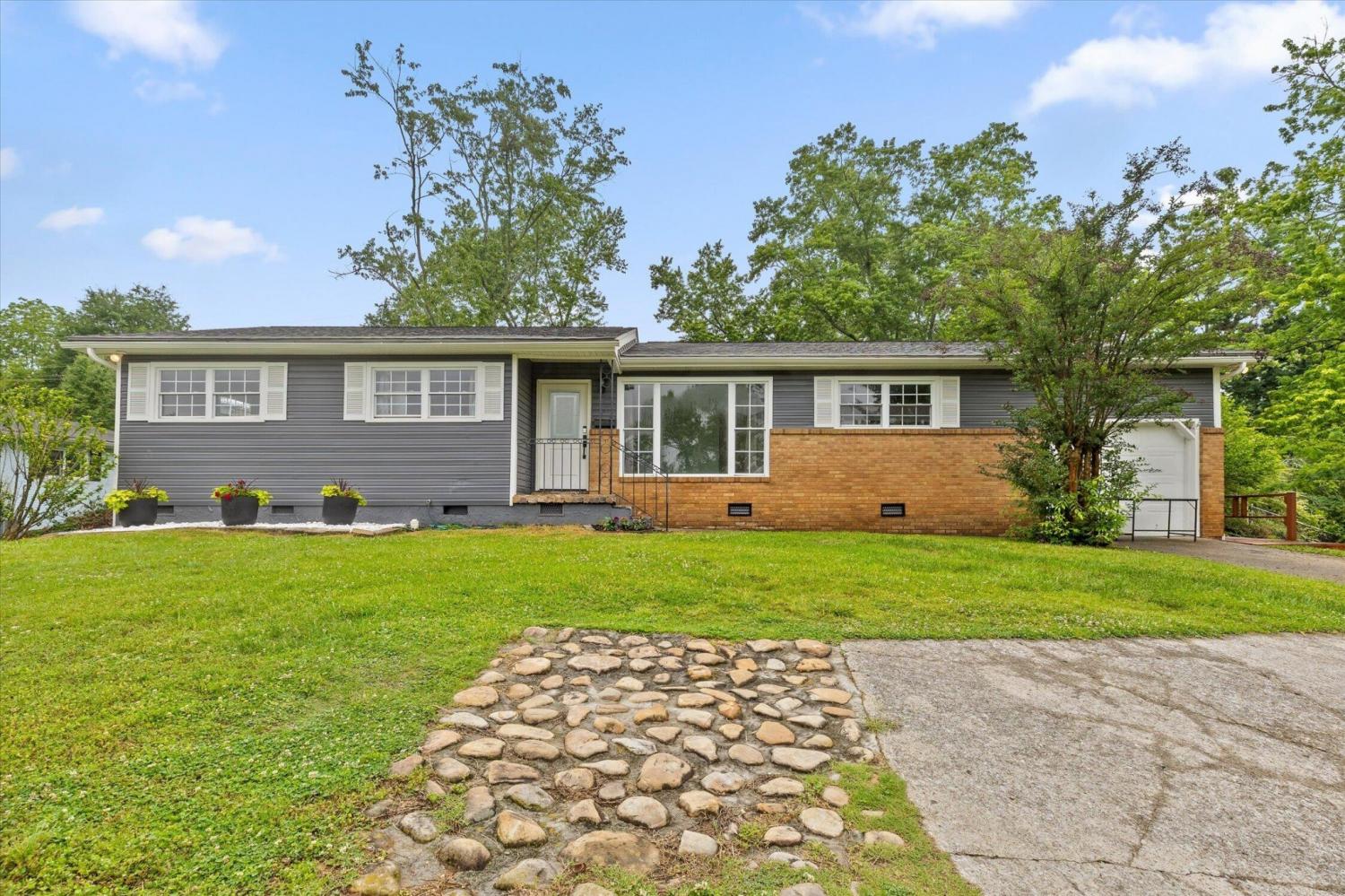 5742-Lyle-Circle For Sale