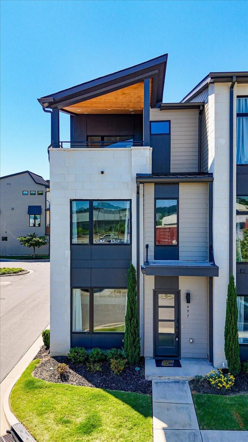697-Burnside-Place For Sale