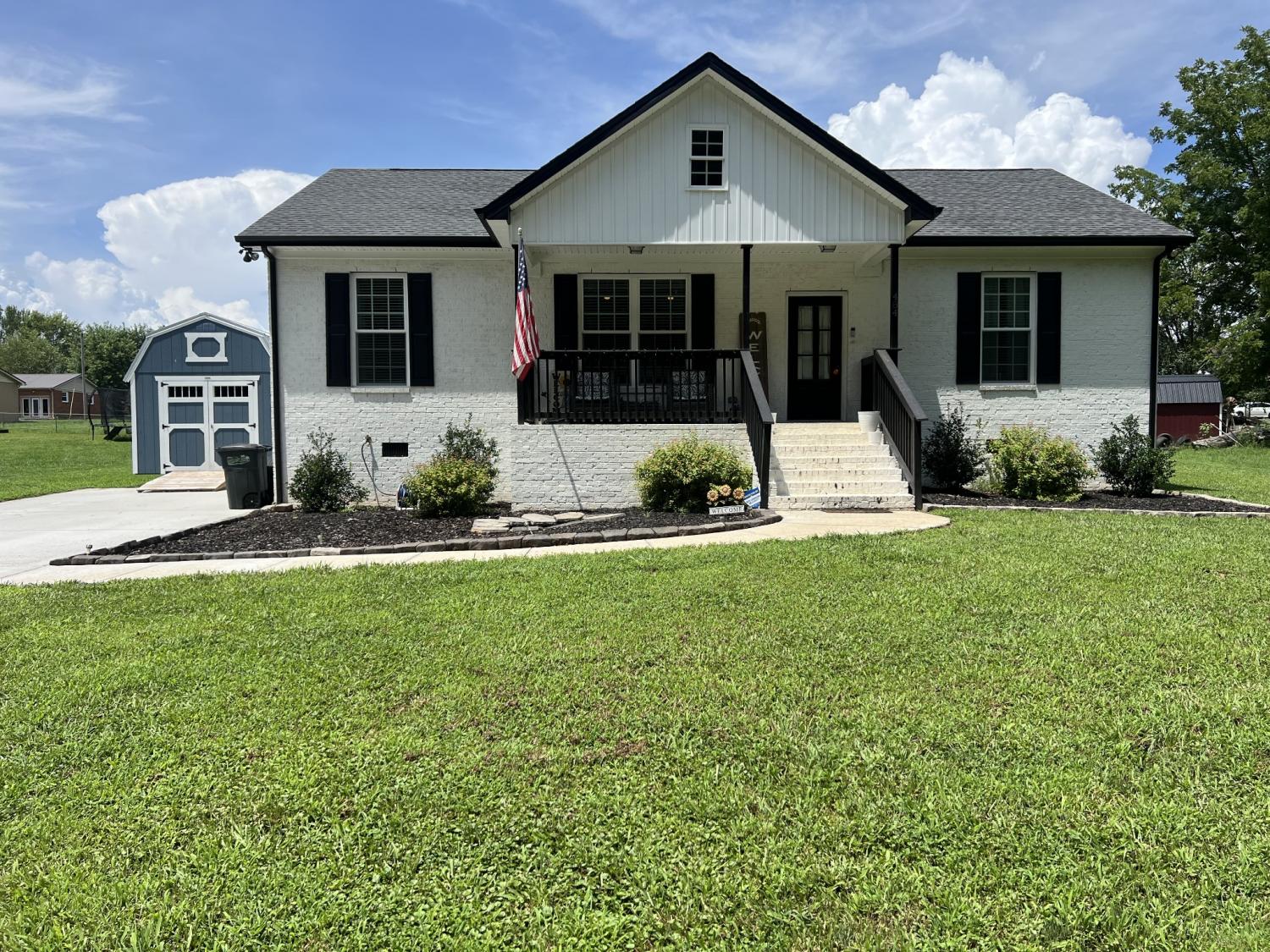 484-Royal-Dr For Sale