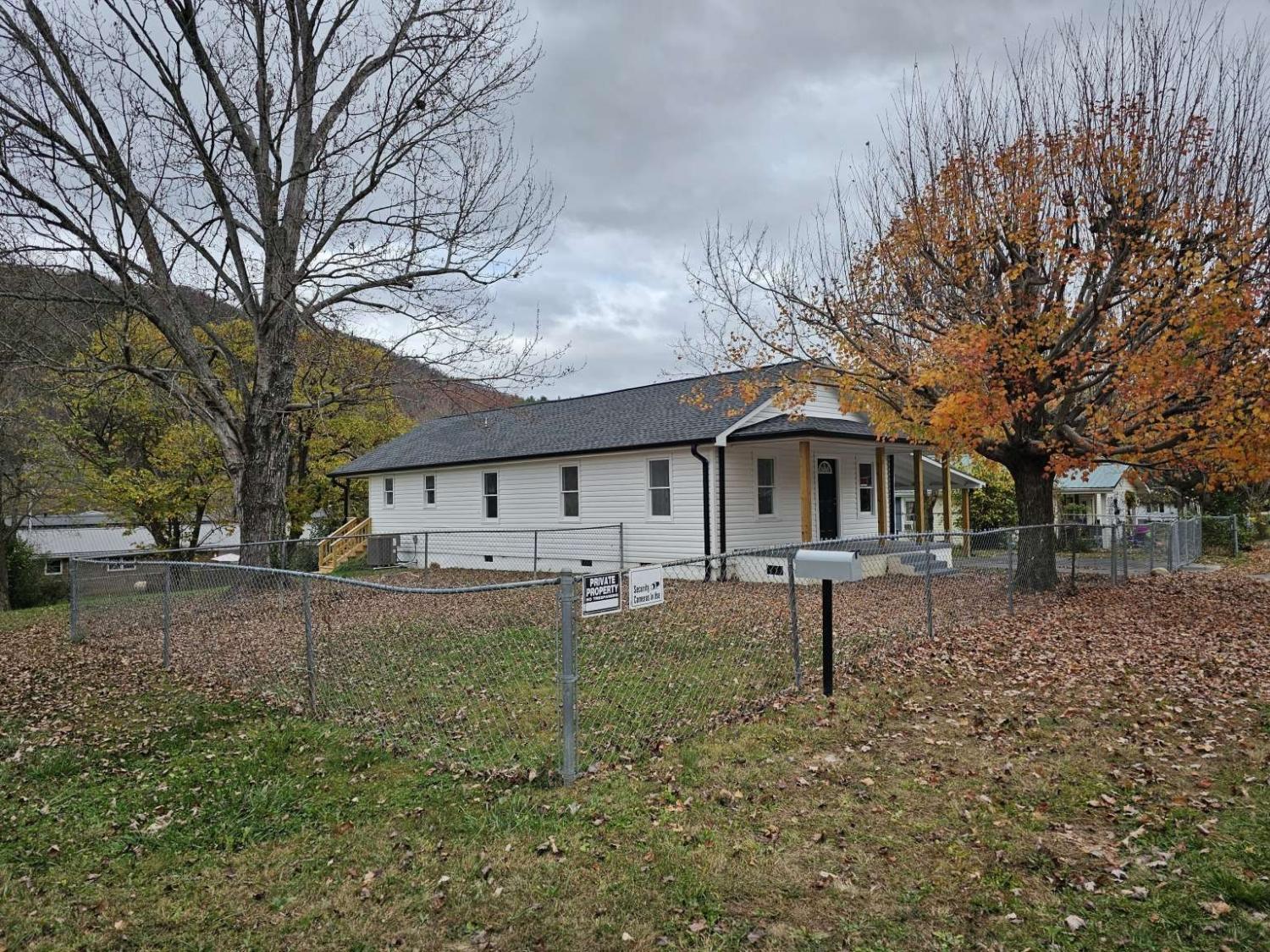 559-Crook-St For Sale