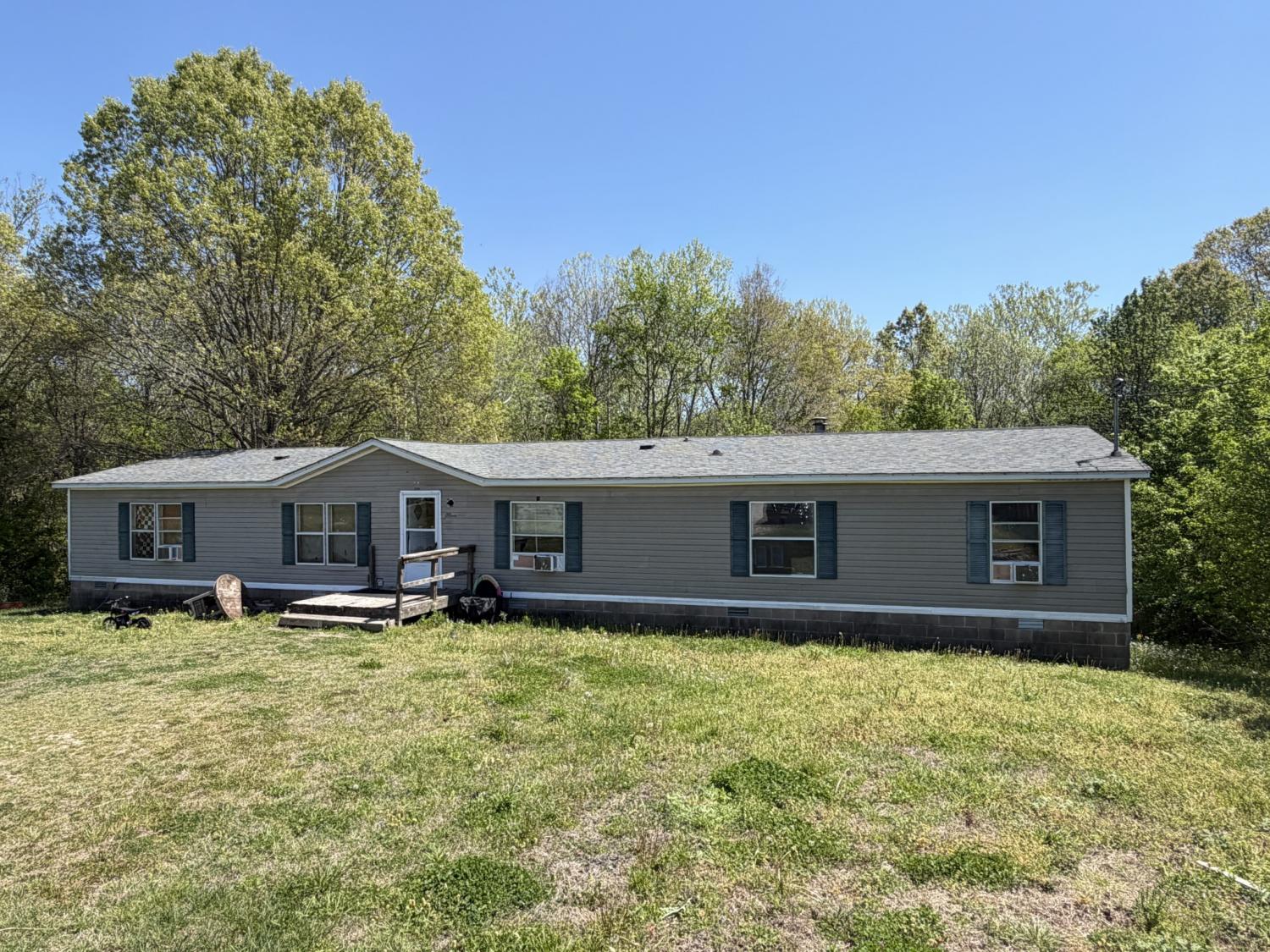 201-Lakeshore-Dr For Sale