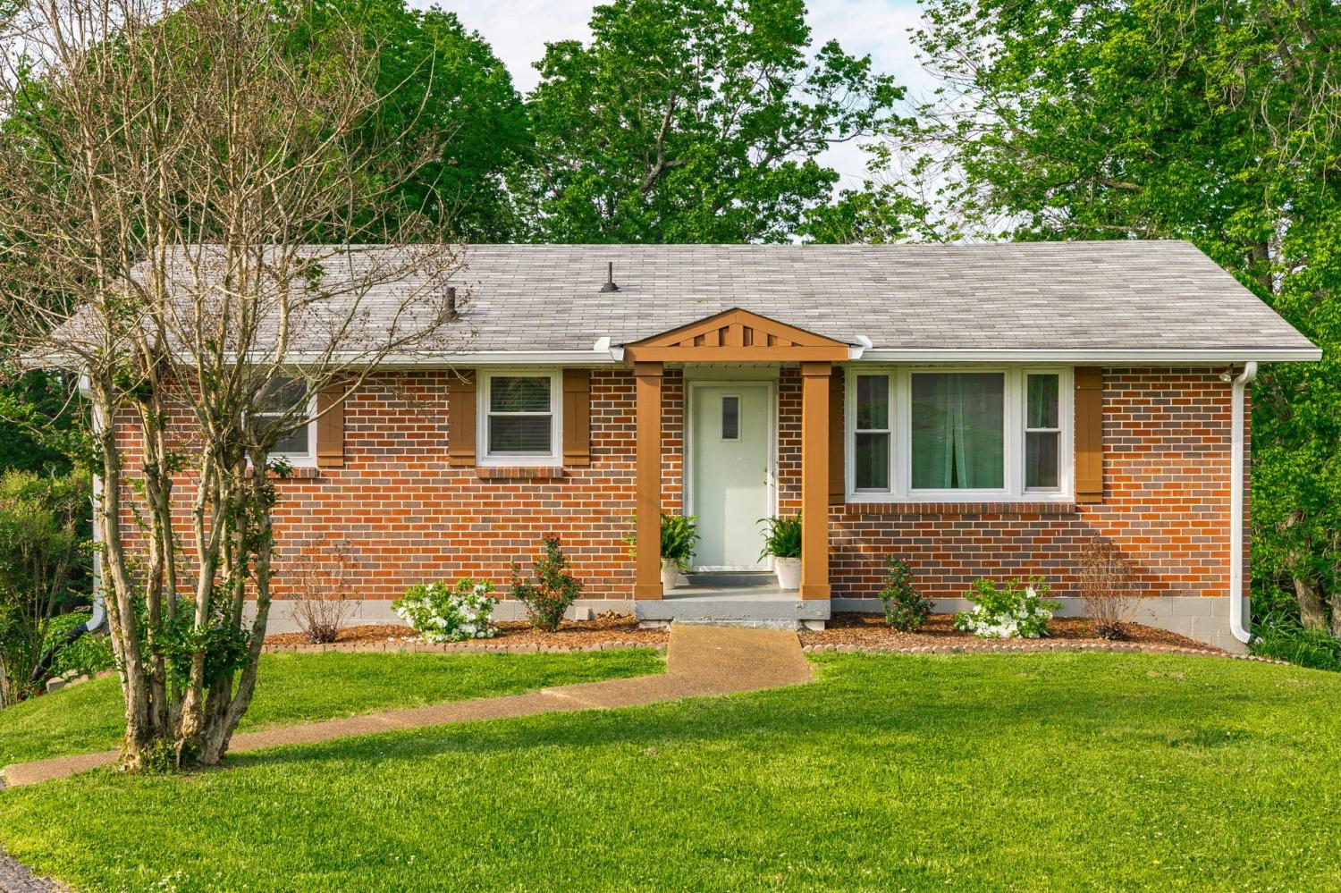 411-Rosehill-Ct For Sale