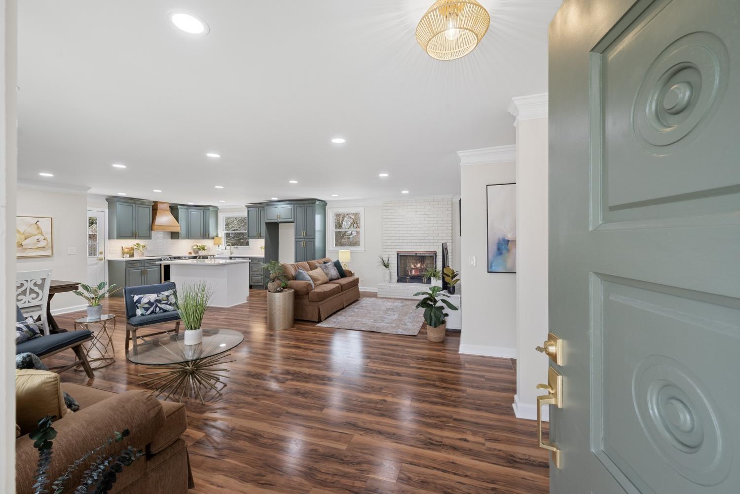 112-Sherbrooke-Ln For Sale