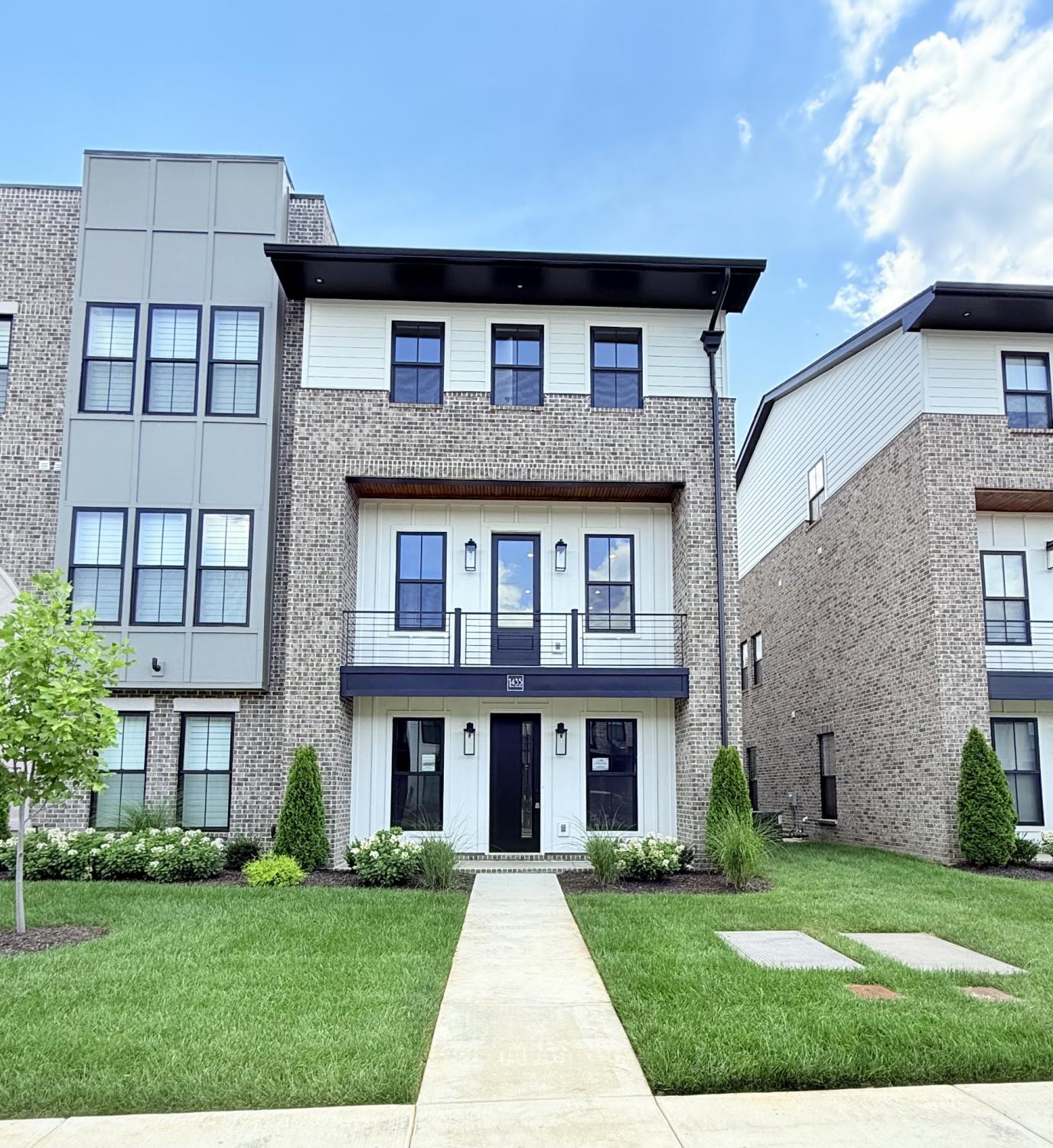 1435-Doc-Johns-Blvd For Sale