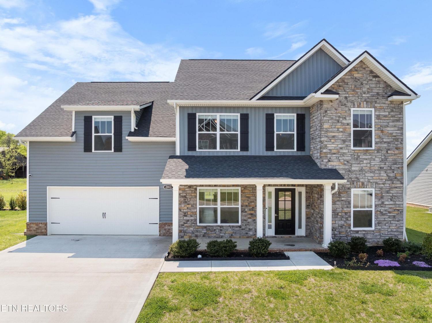 2013-Farm-Blvd For Sale