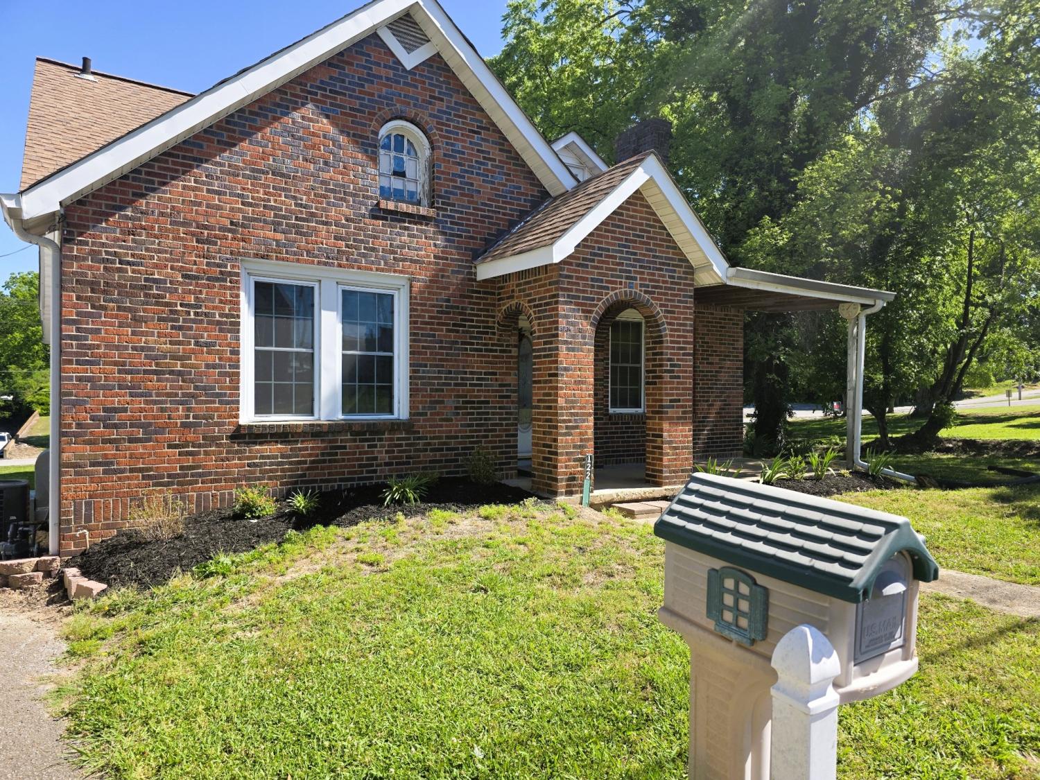 122-W-Lake-St For Sale