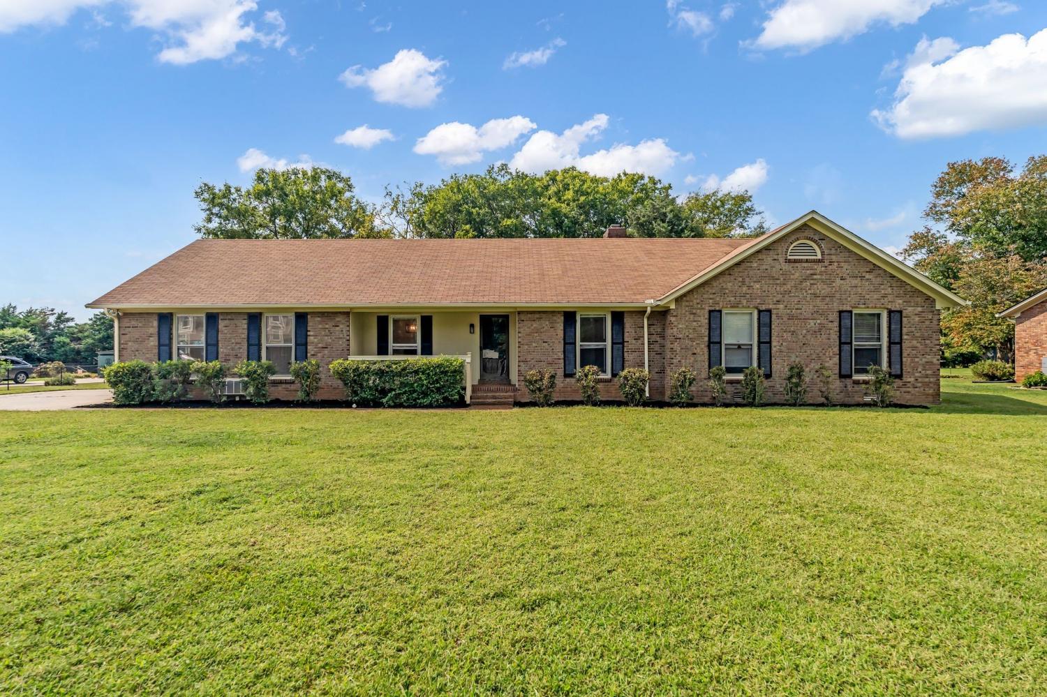 2519 Regency Park Dr TN 37129 For Sale - 