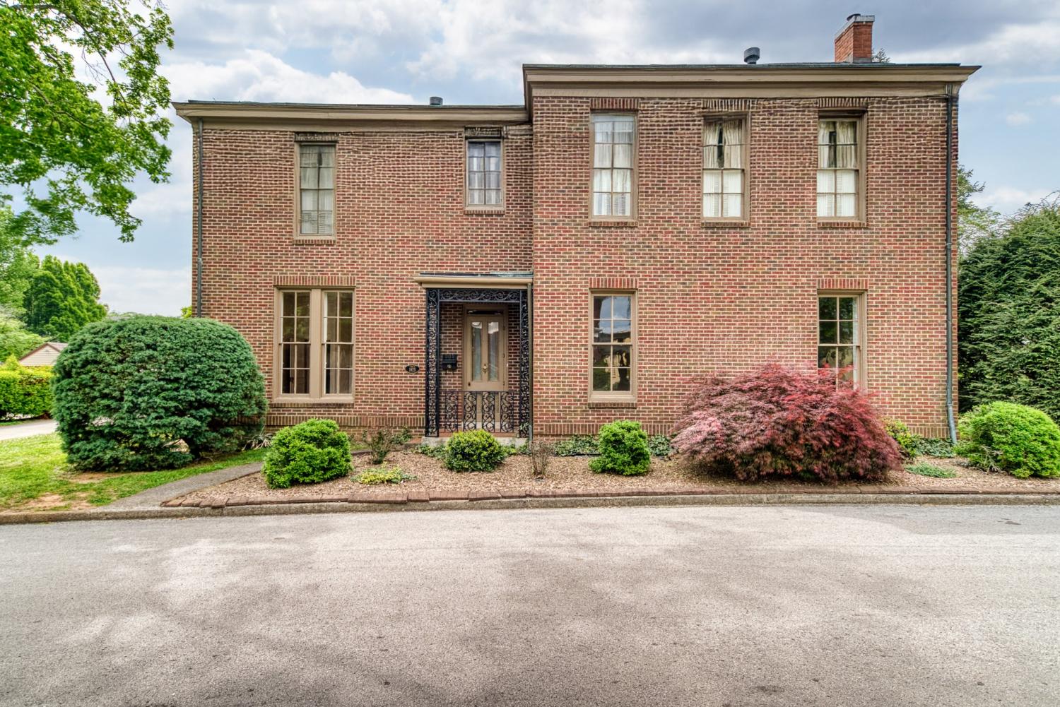 301-W-6th-St For Sale
