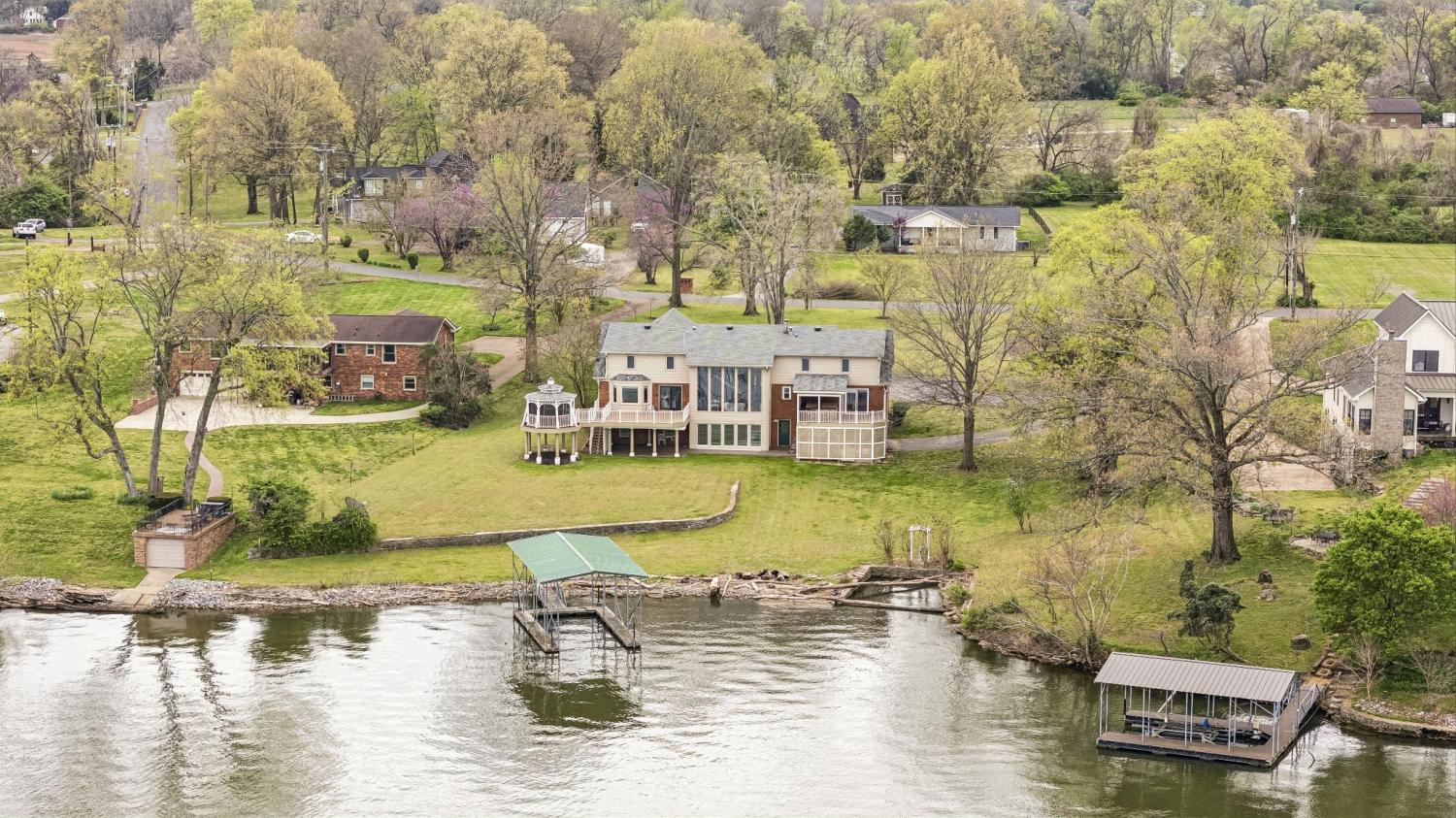 3211-Lakeshore-Dr For Sale