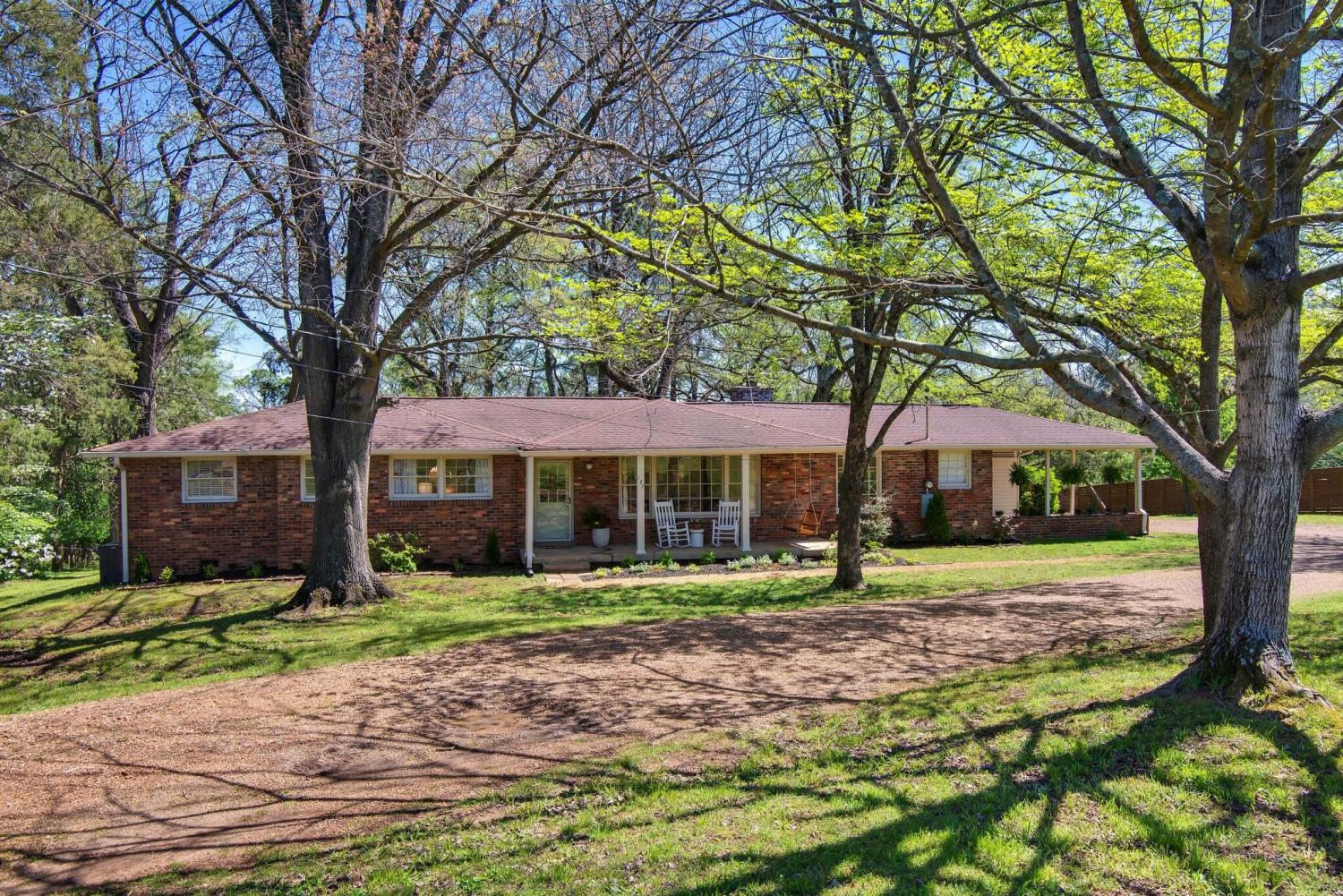 127-Country-Club-Dr For Sale