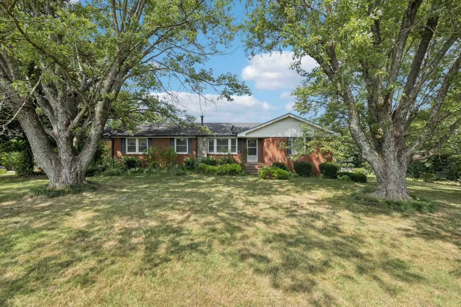 526-W-Boiling-Springs-Rd For Sale