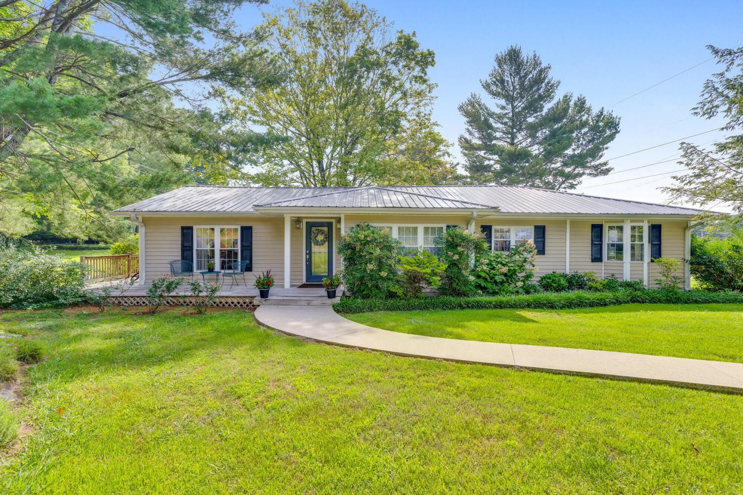 206-Arvle-York-Circle For Sale
