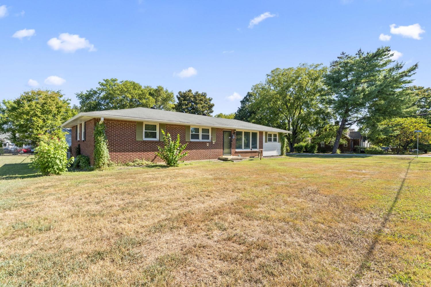 208-Roscoe-St For Sale