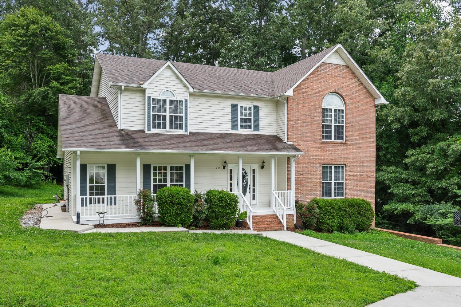 237-Windsor-Dr For Sale