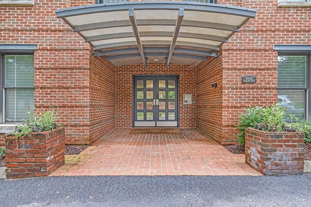 4040-Woodlawn-Dr For Sale