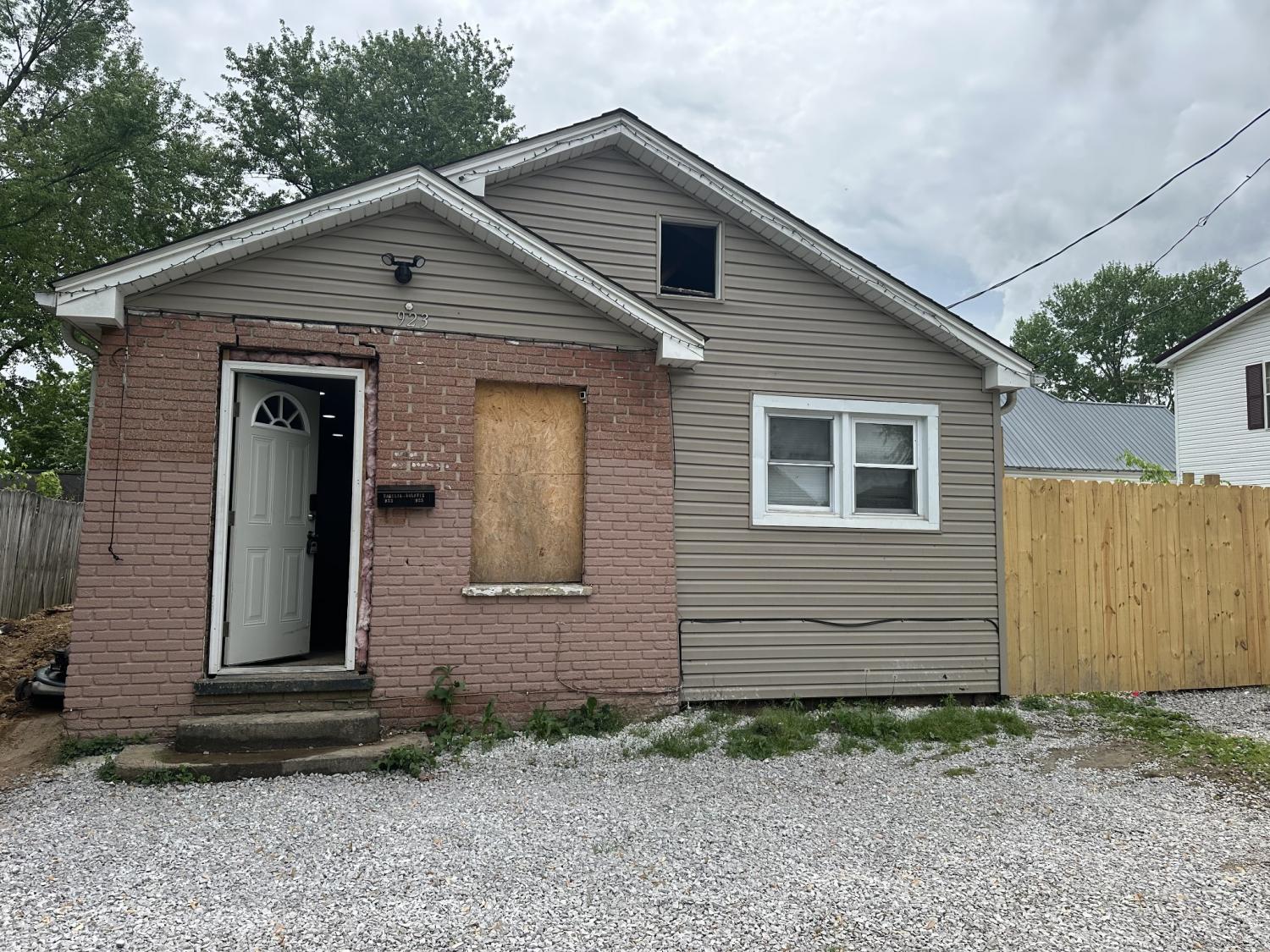 923-W-2nd-St For Sale