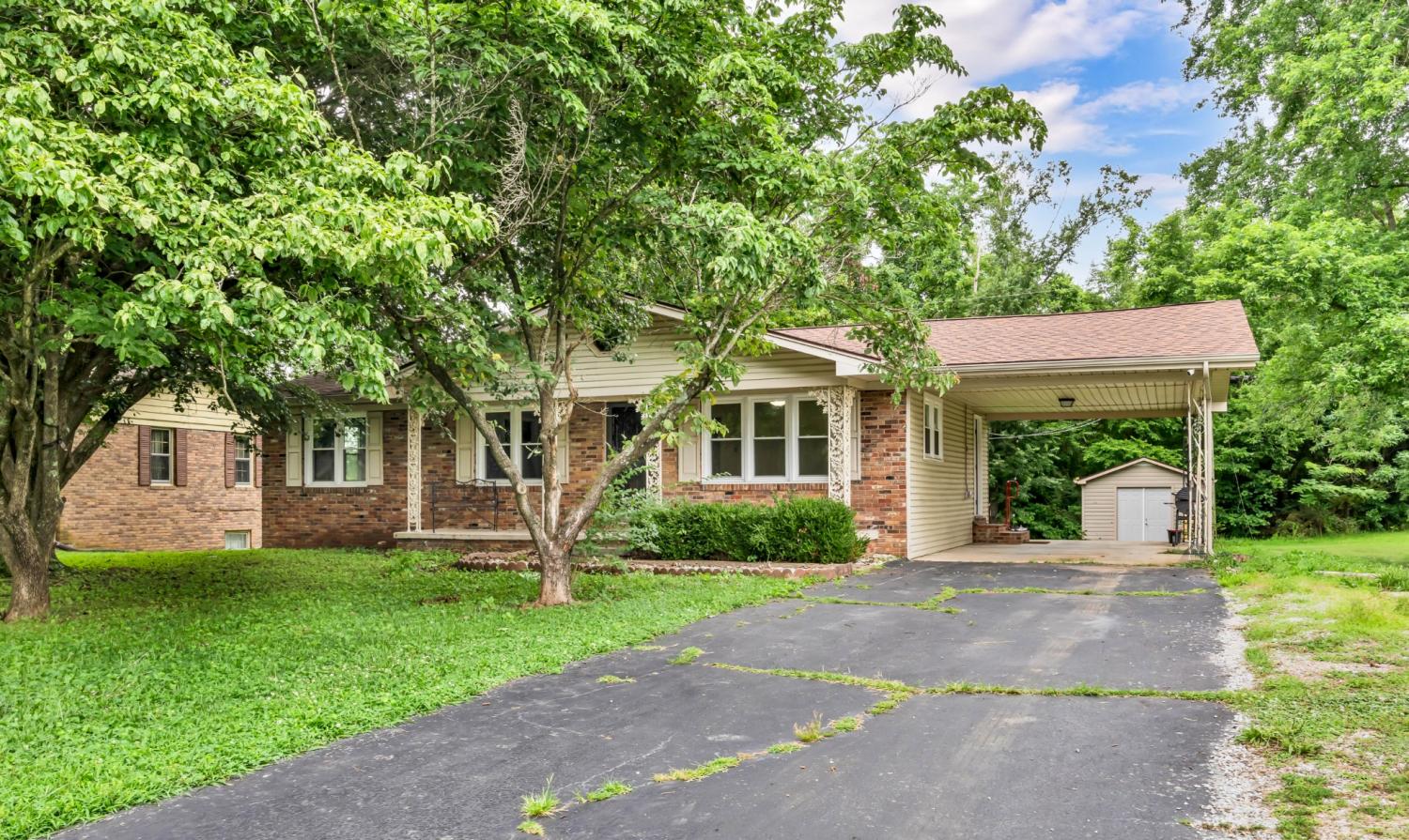 412-Colonial-Ter For Sale