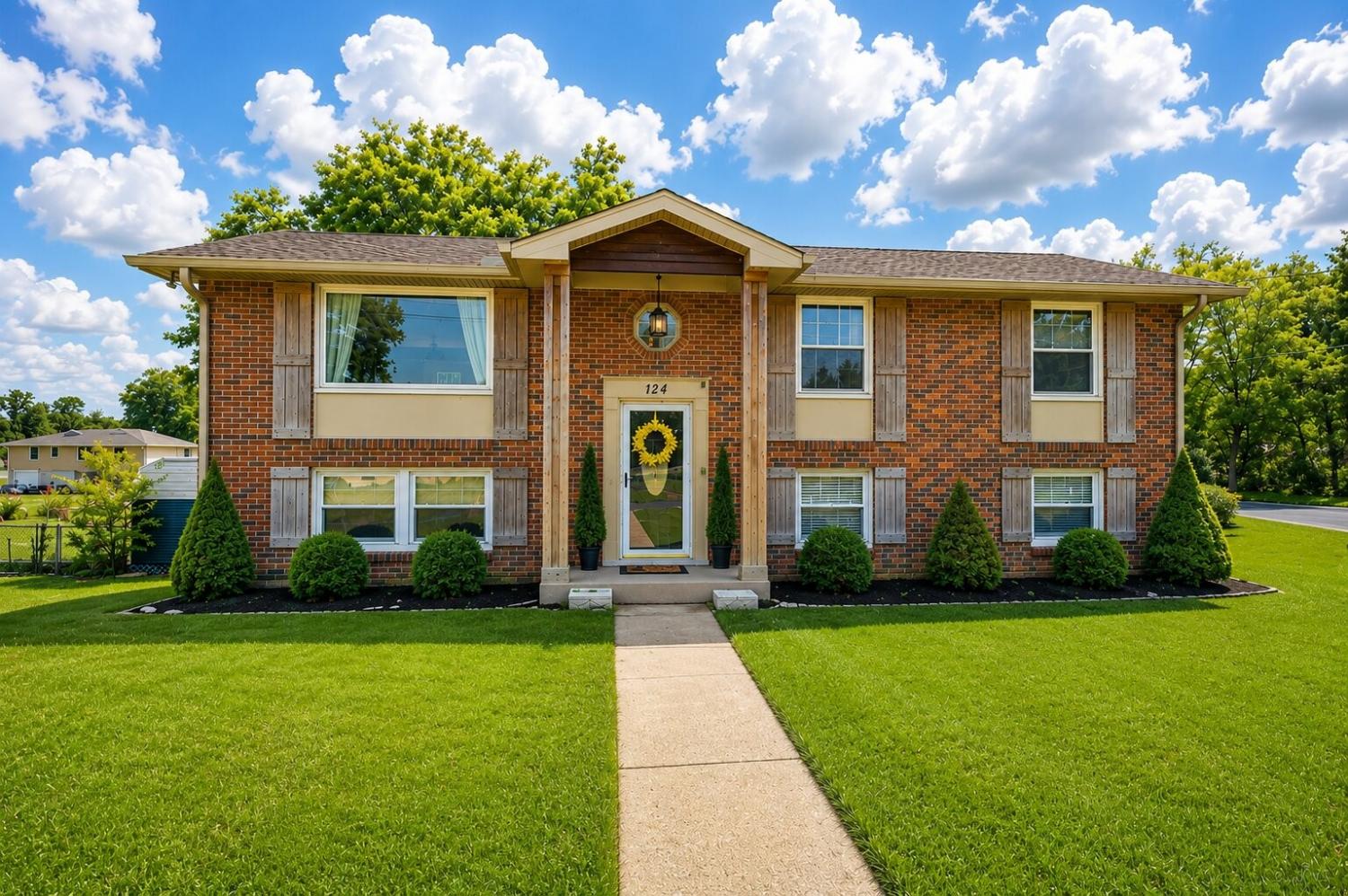 124-Chippendale-Dr For Sale