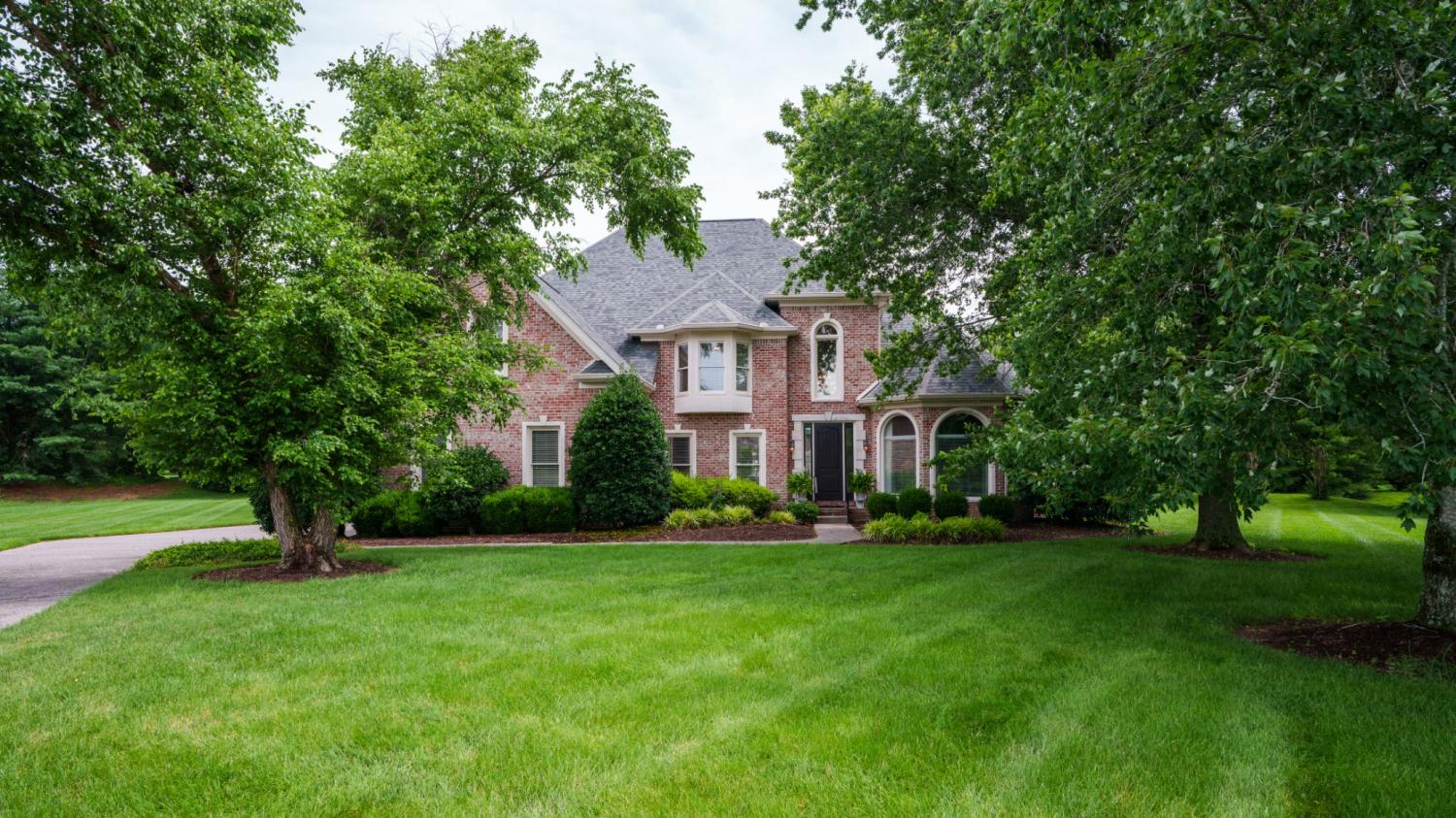 216-Lake-Ridge-Ct For Sale