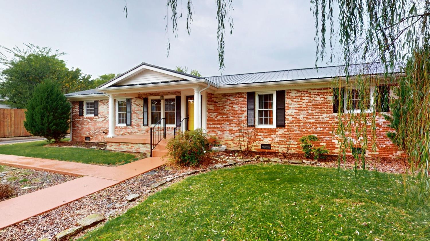 715-Poplar-Bluff-Rd-E For Sale