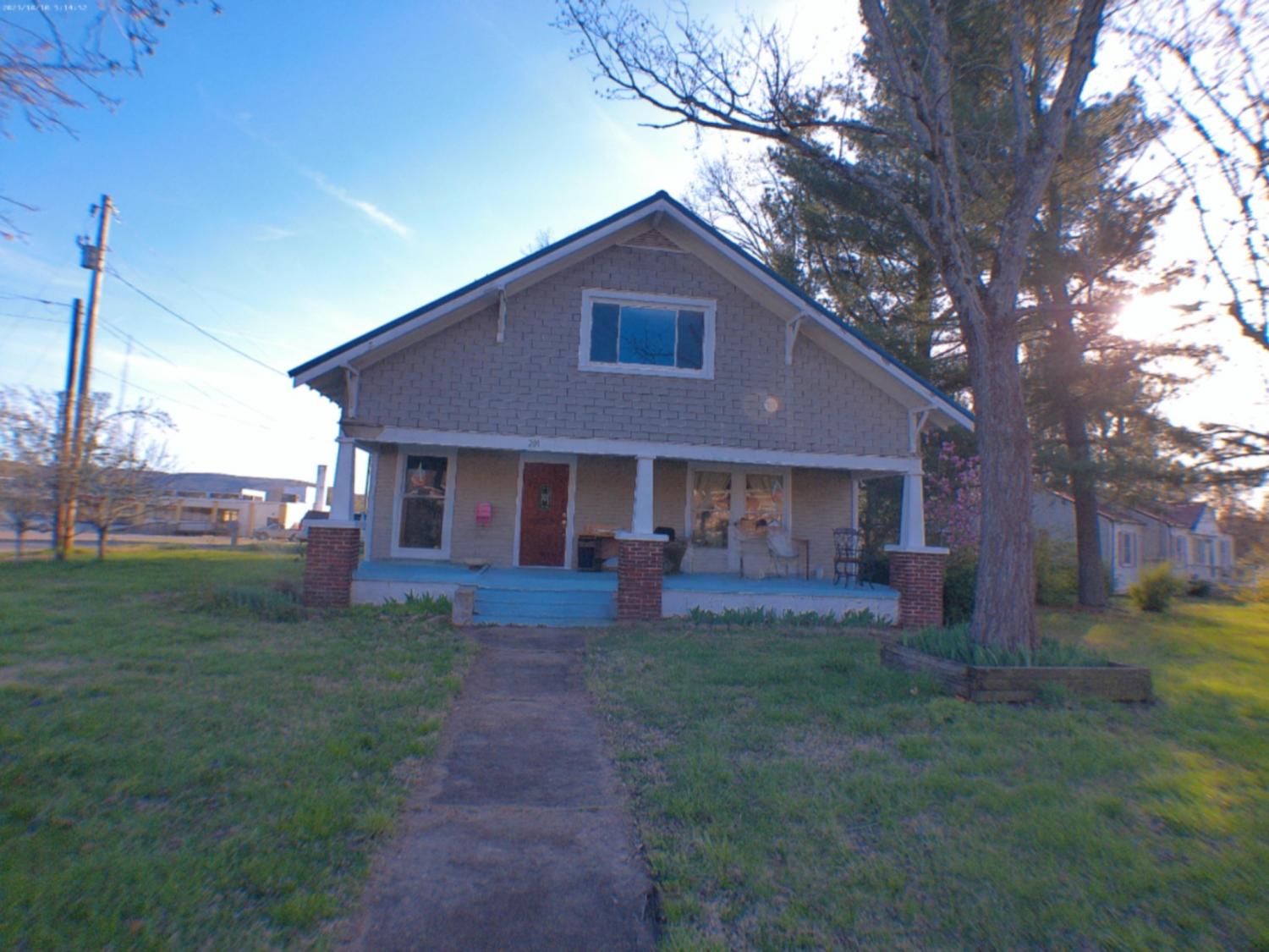 201-Hodges-St--N For Sale