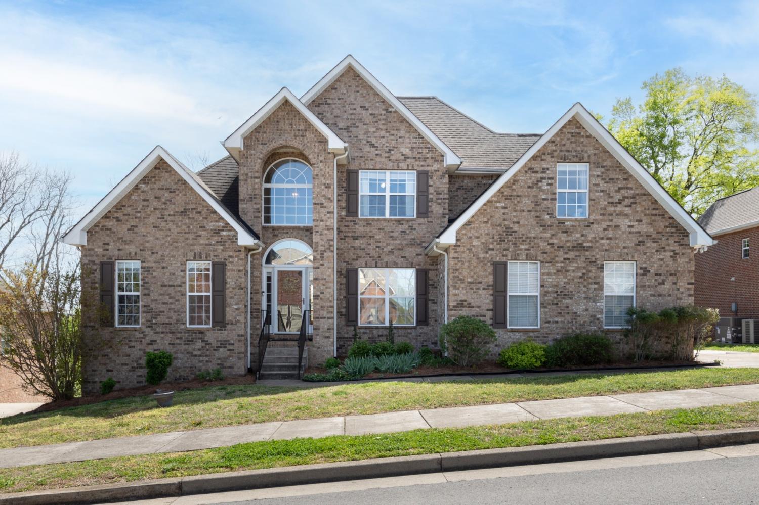 852-Fonnic-Dr For Sale