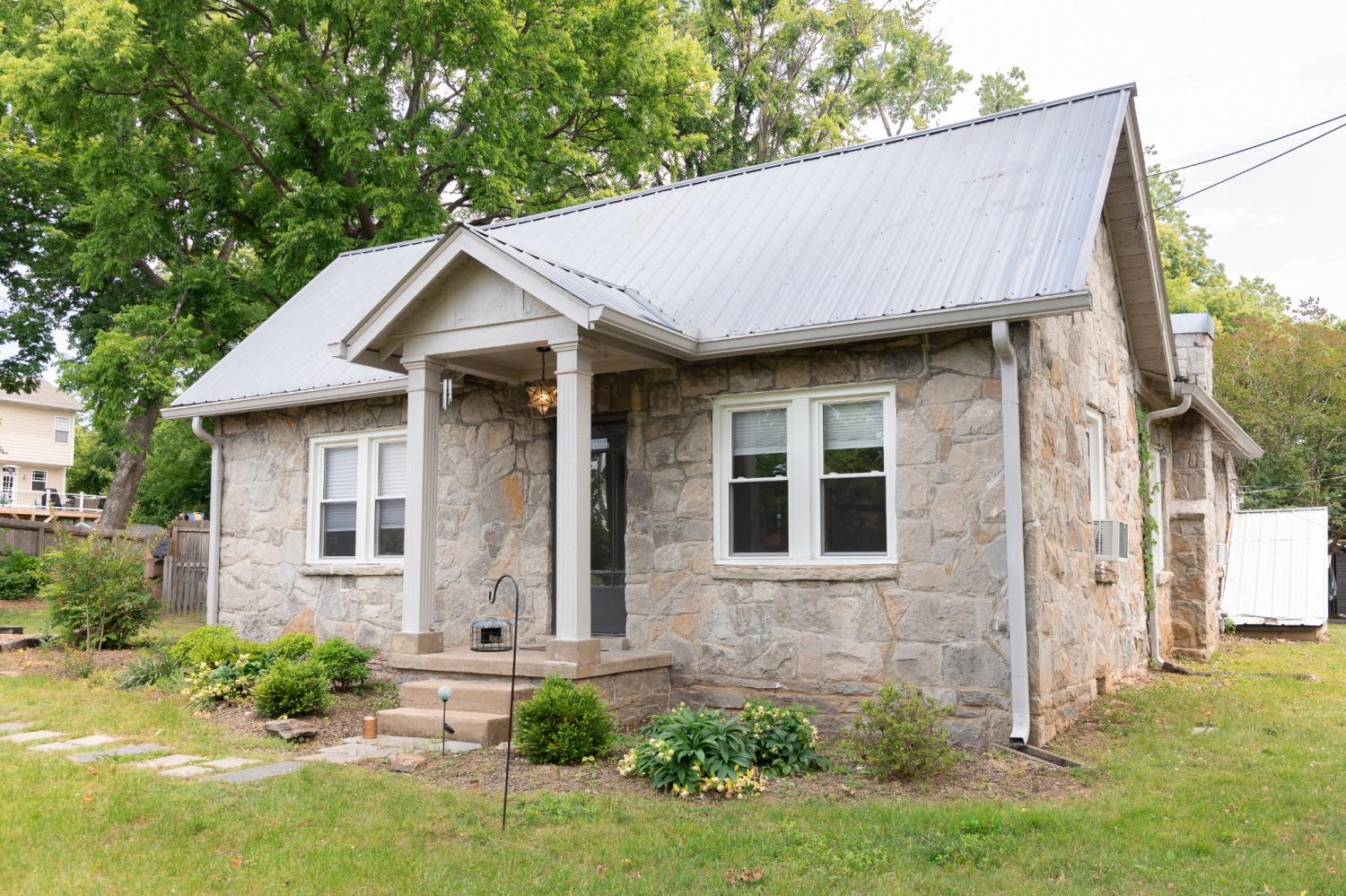 1525-Riverside-Dr For Sale