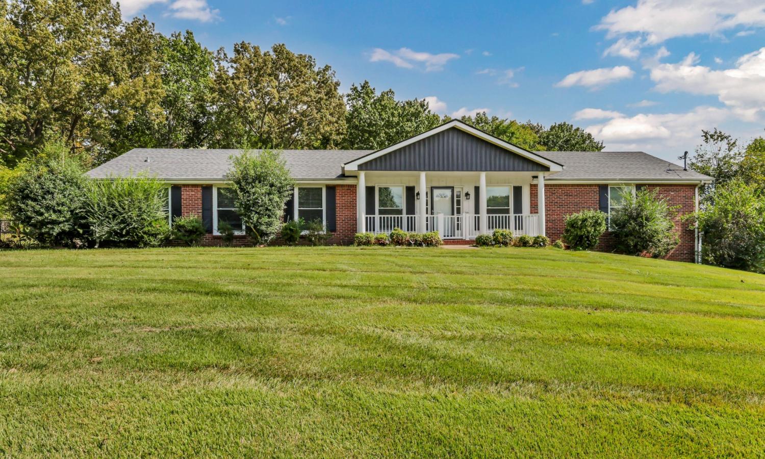 555-Hay-Market-Rd For Sale