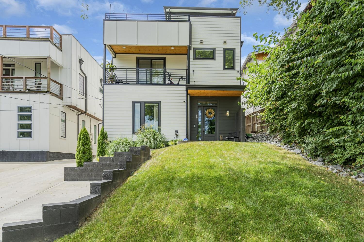 409-Moore-Ave For Sale