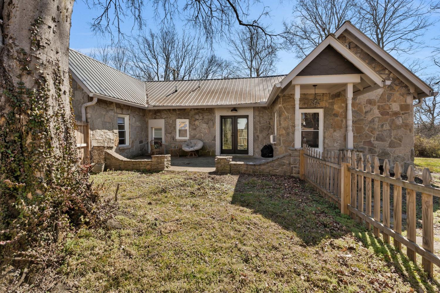 1525-Riverside-Dr For Sale