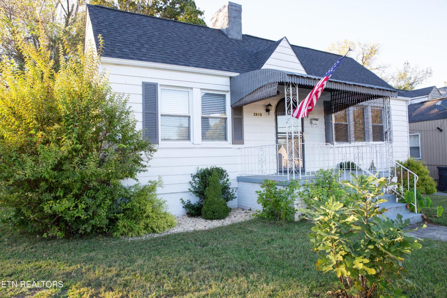 2819-Woodbine-Ave For Sale