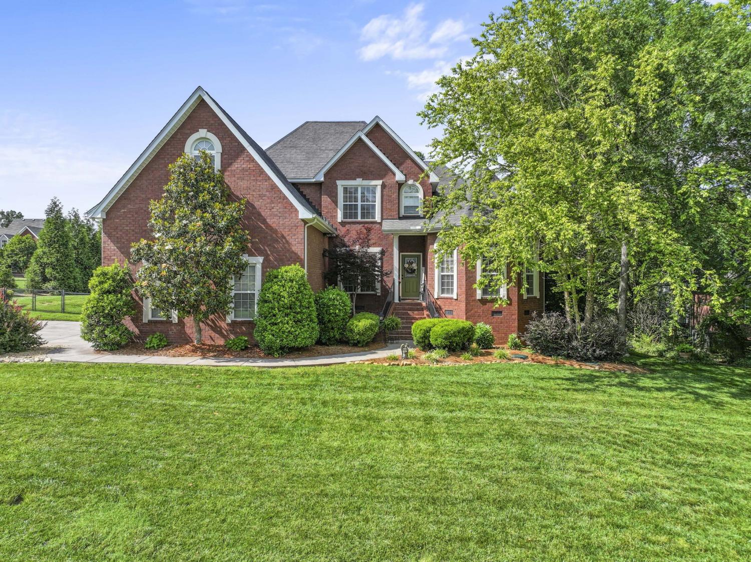 2052-Woodcliff-Dr For Sale