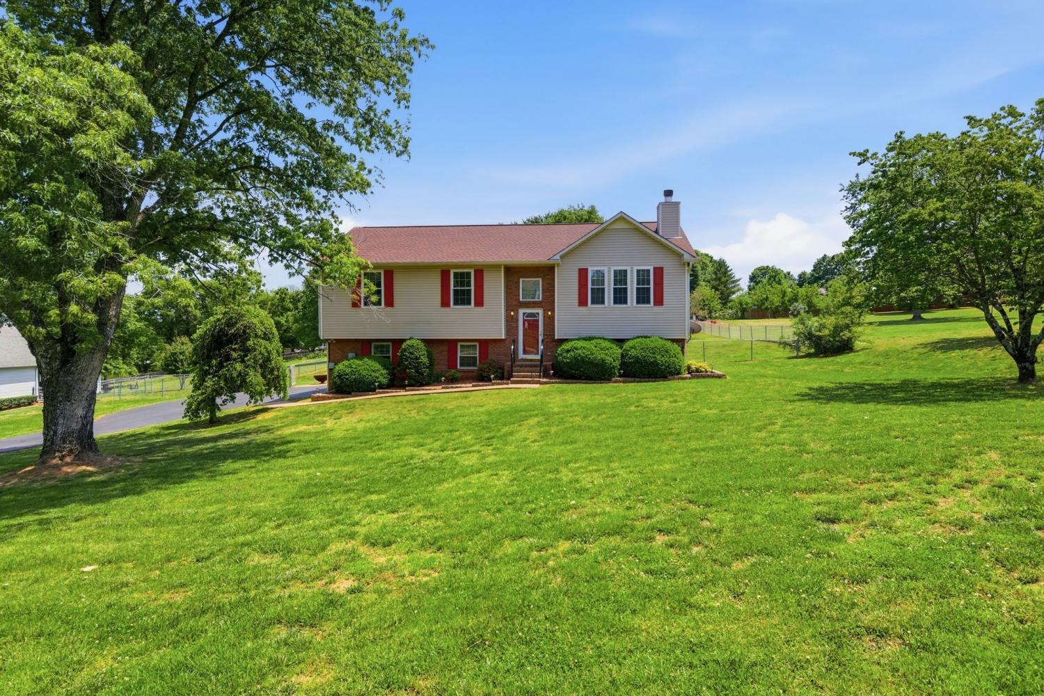 206-Brookhaven-Dr For Sale