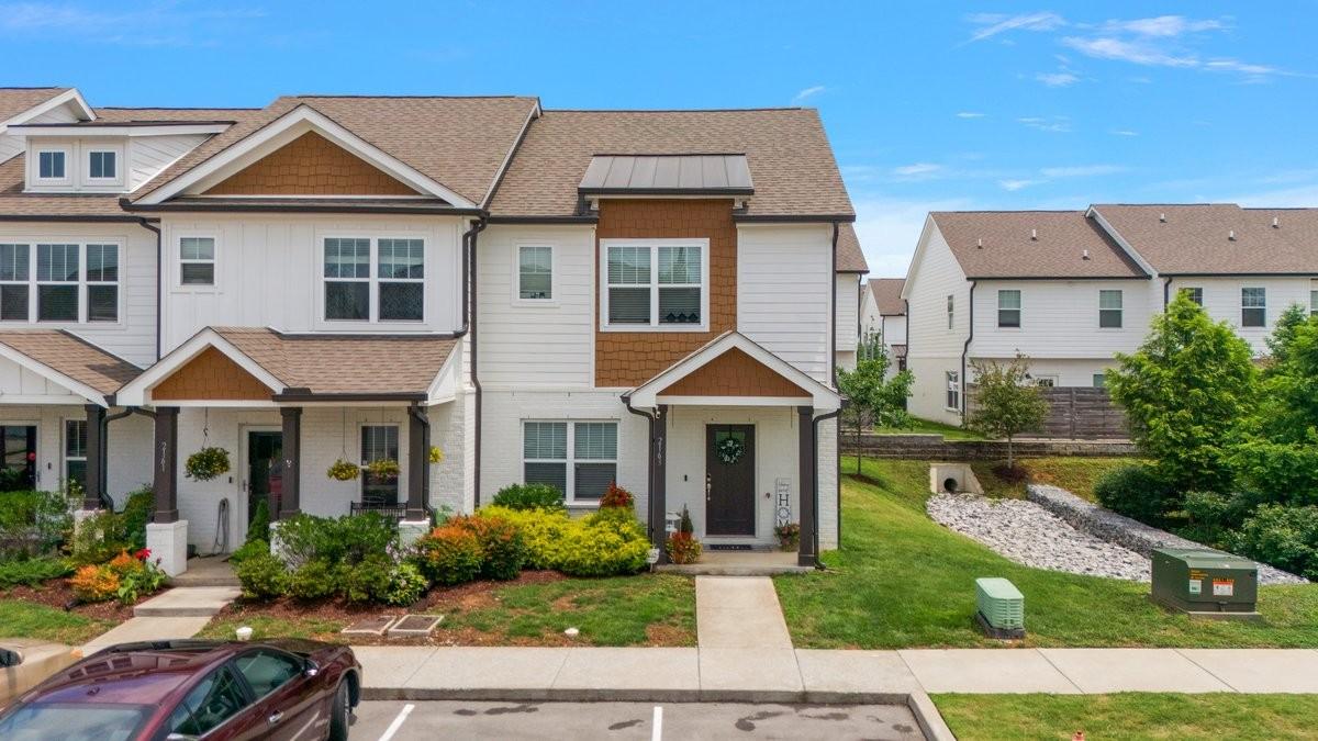 2163-Bayport-Ave For Sale