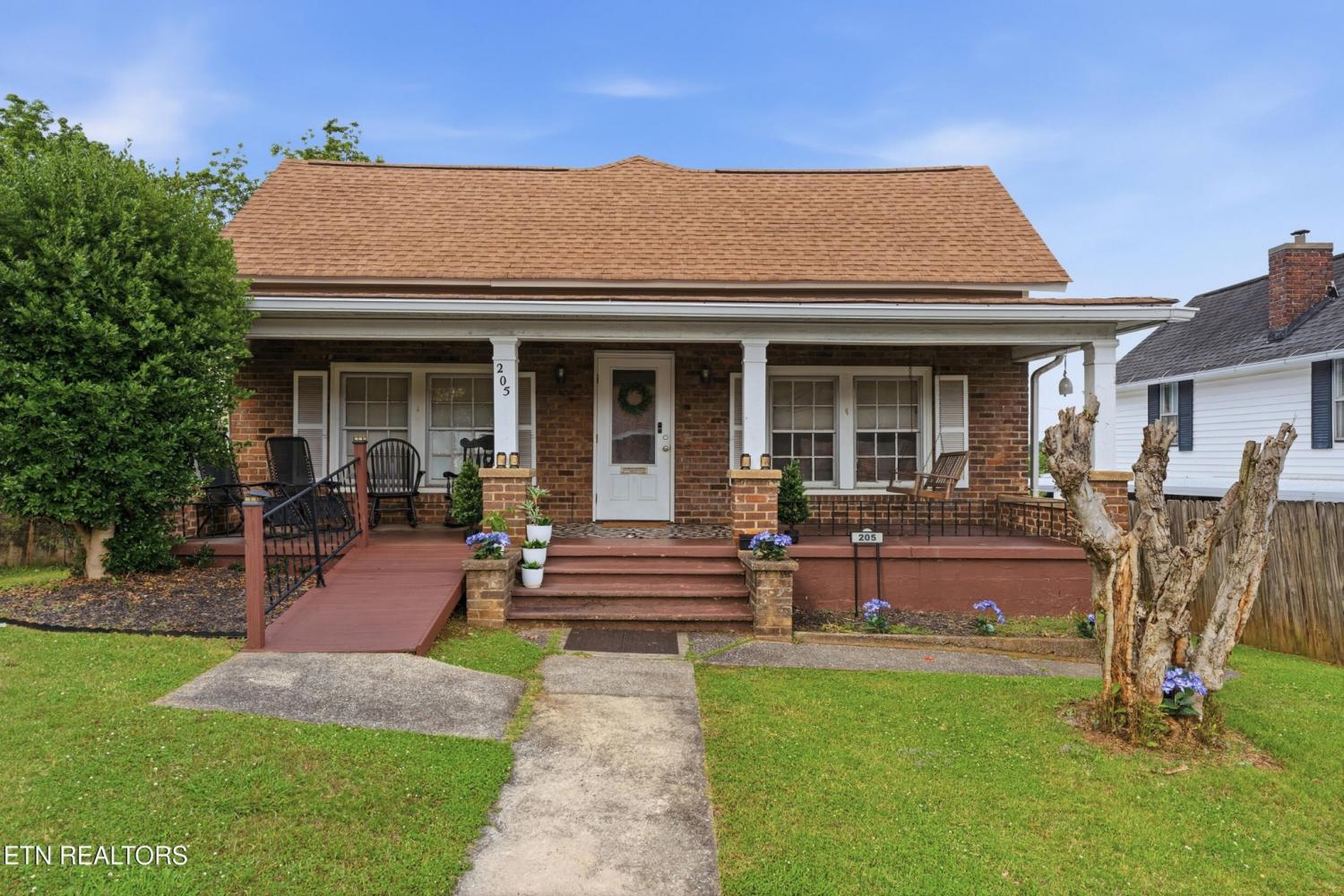 205-Kingston-St For Sale