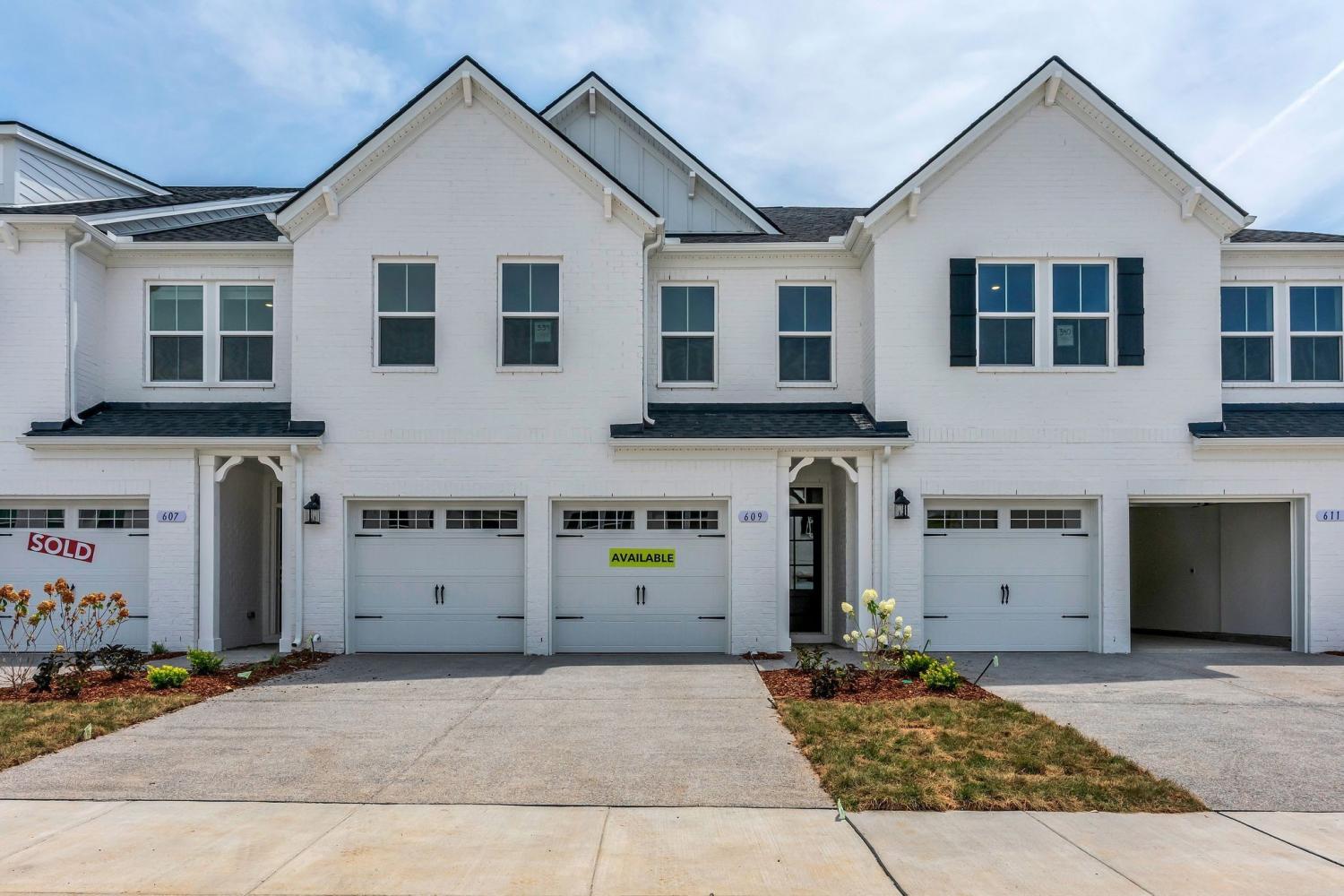 621-Club-View-Way For Sale