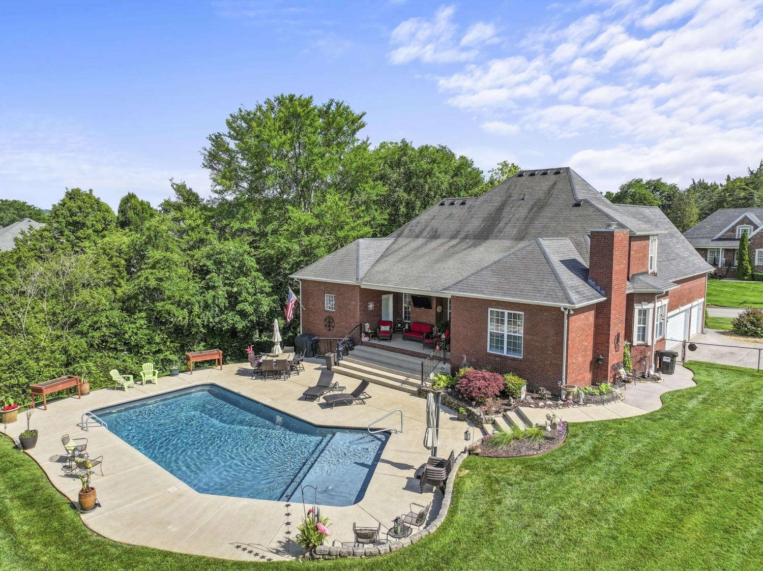 2052-Woodcliff-Dr For Sale