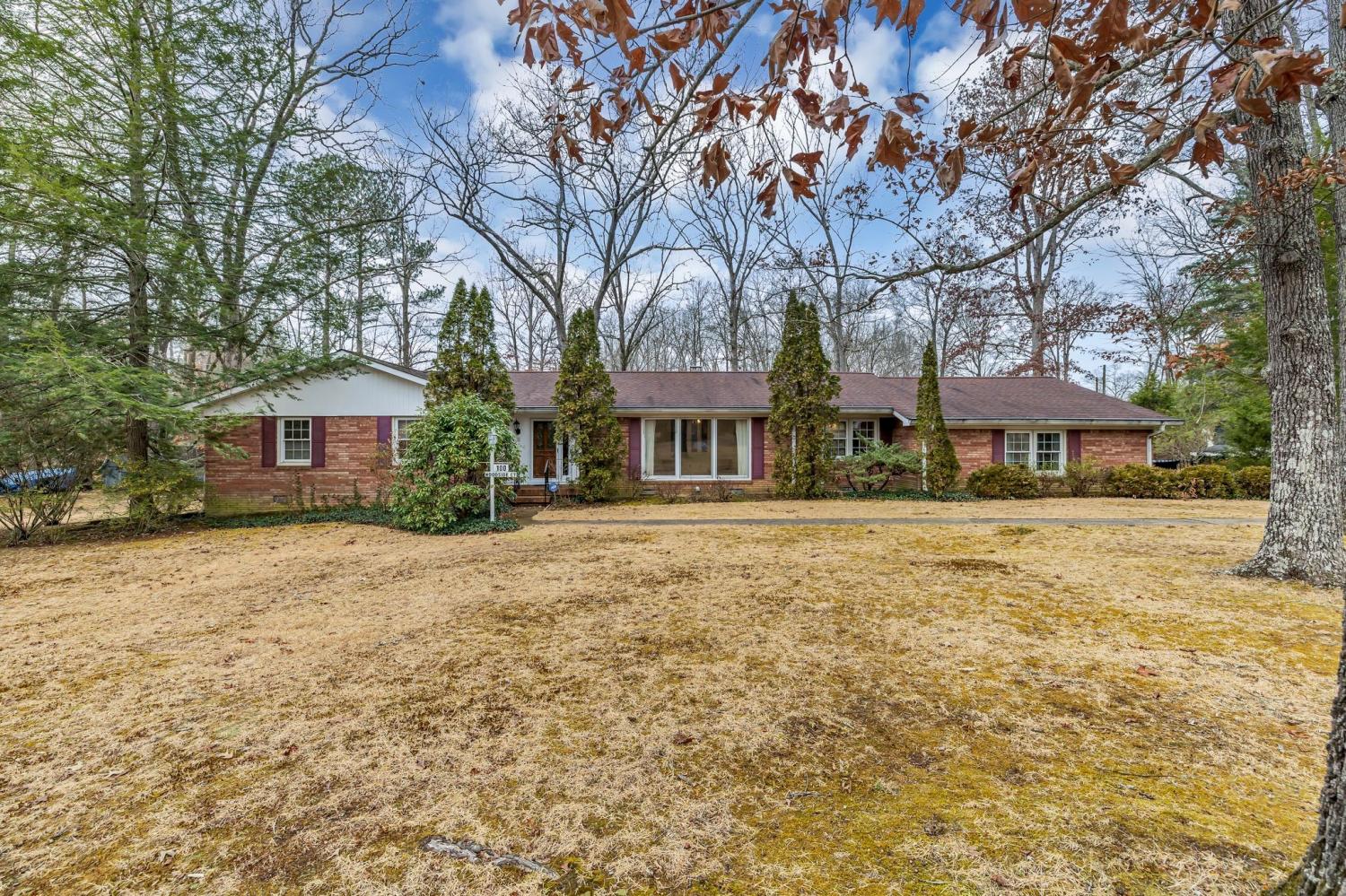 100-Woodside-Ct For Sale