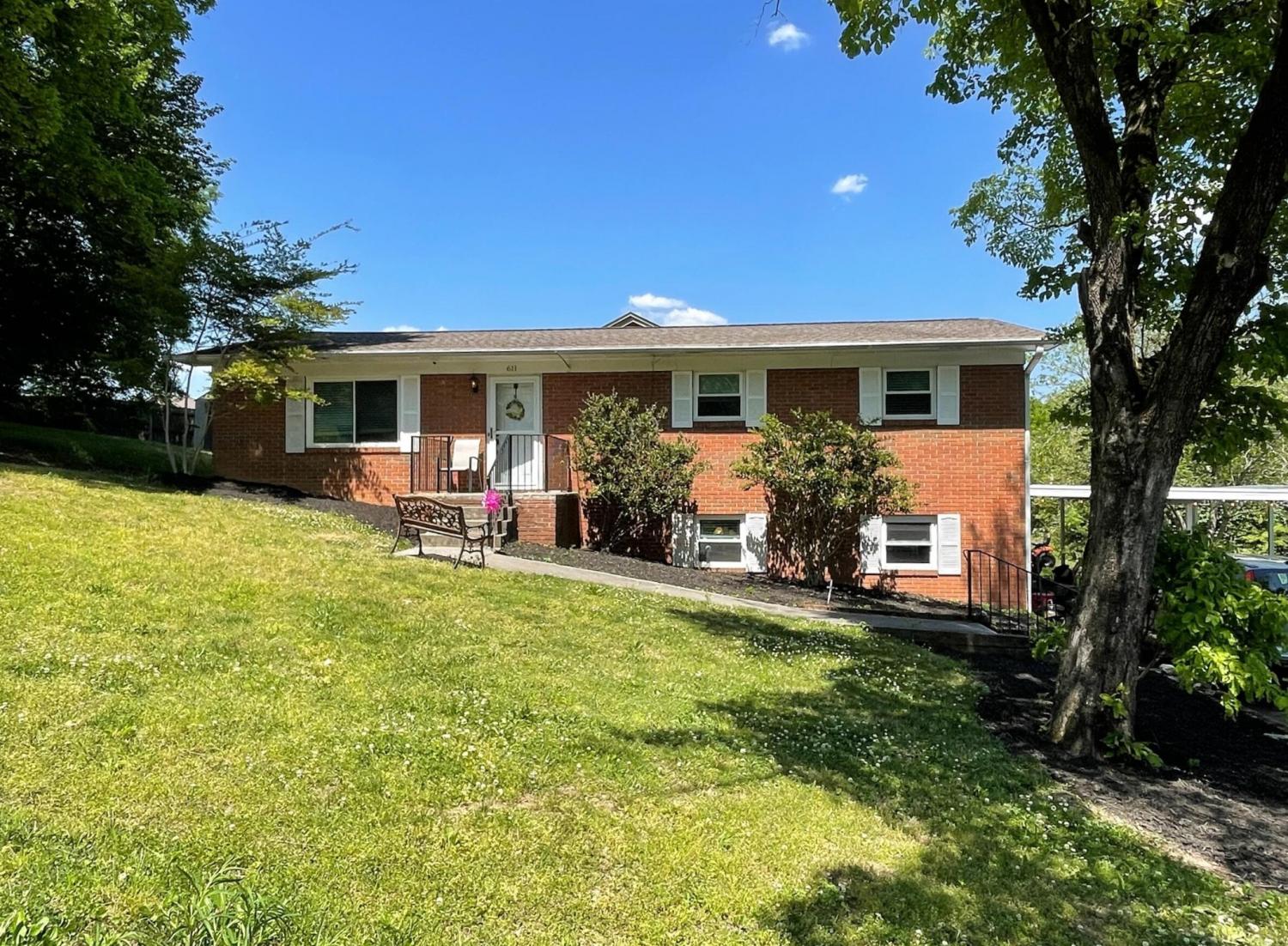 611-Lakeland-Drive--NE For Sale
