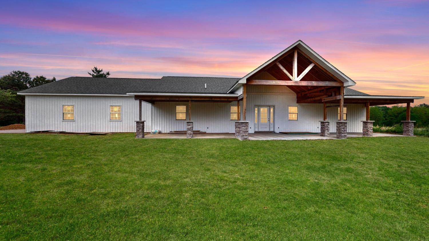 226-Douglas-Rd For Sale