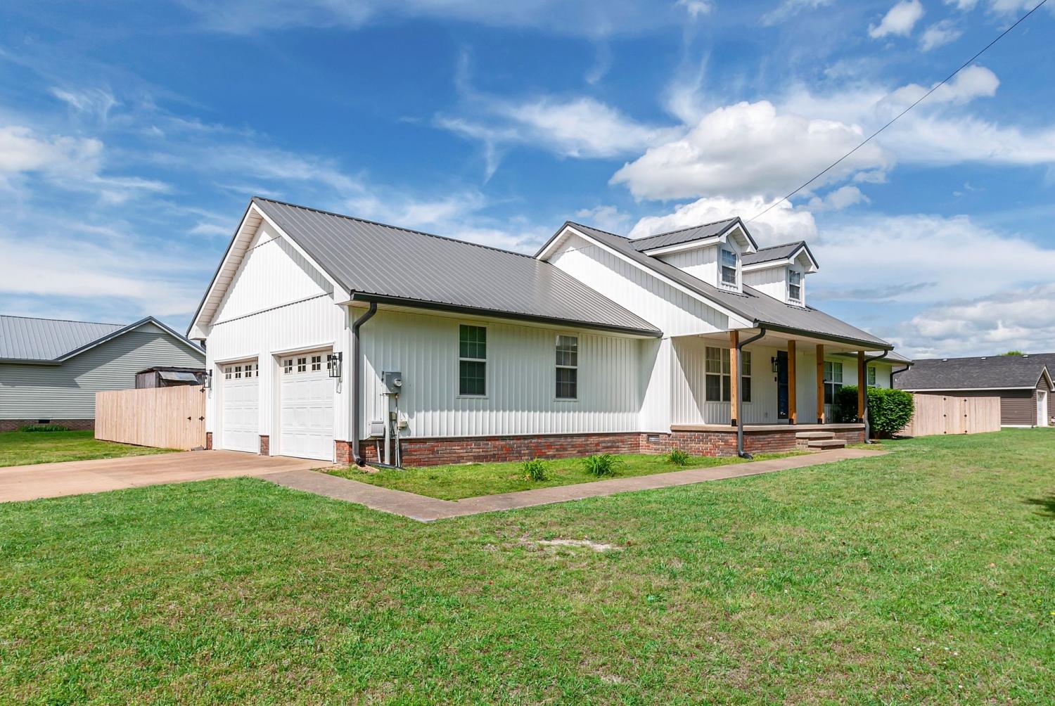 210-Edgewood-Drive For Sale