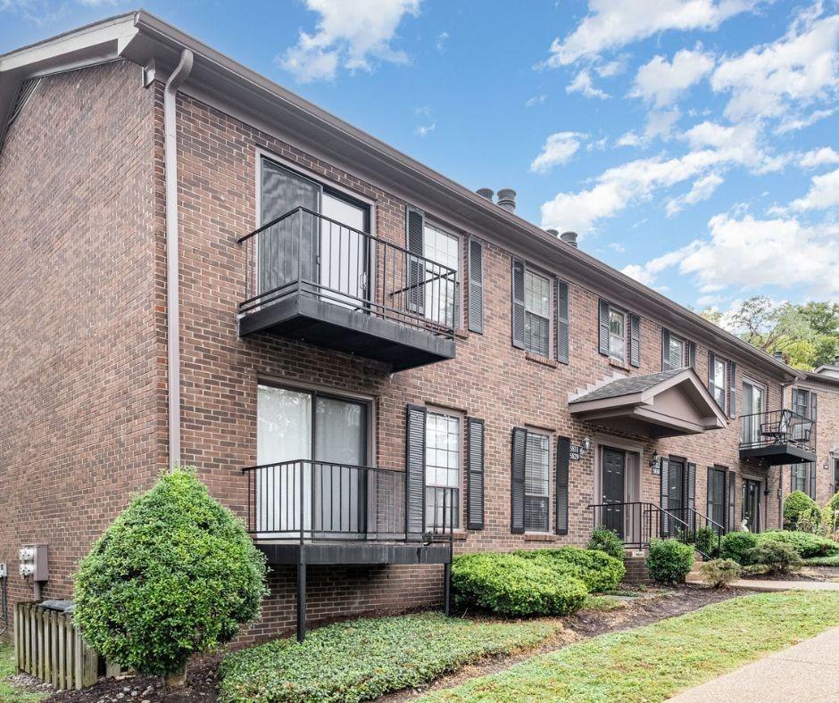 5831-Brentwood-Trce For Sale