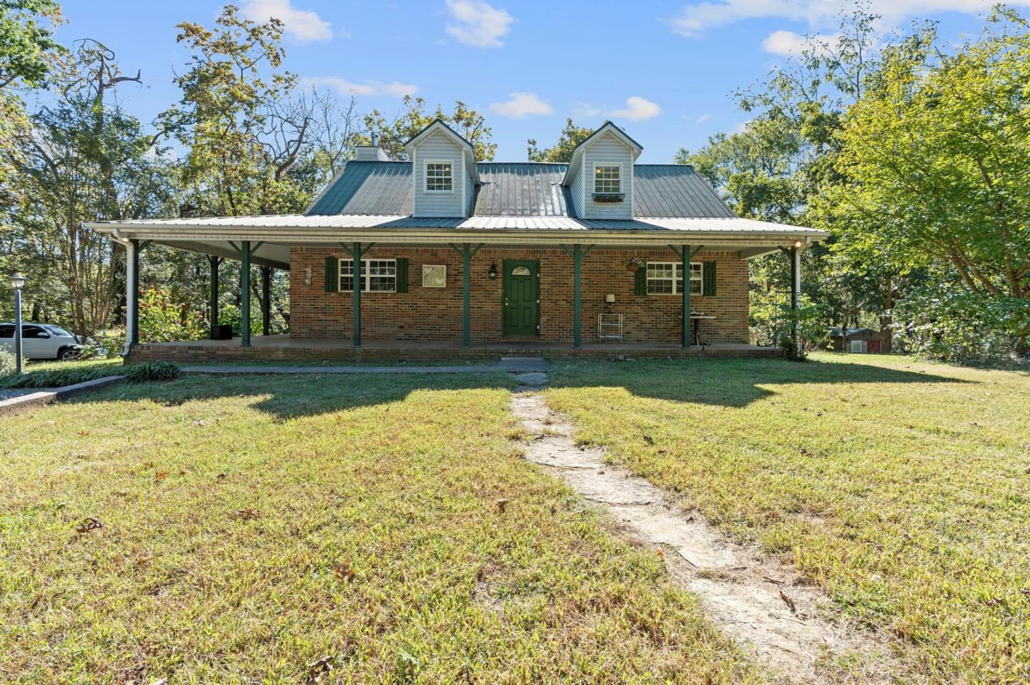 59-Grays-Ln For Sale