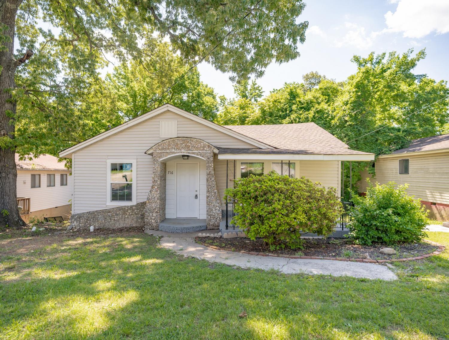716-Larkin-Ave For Sale