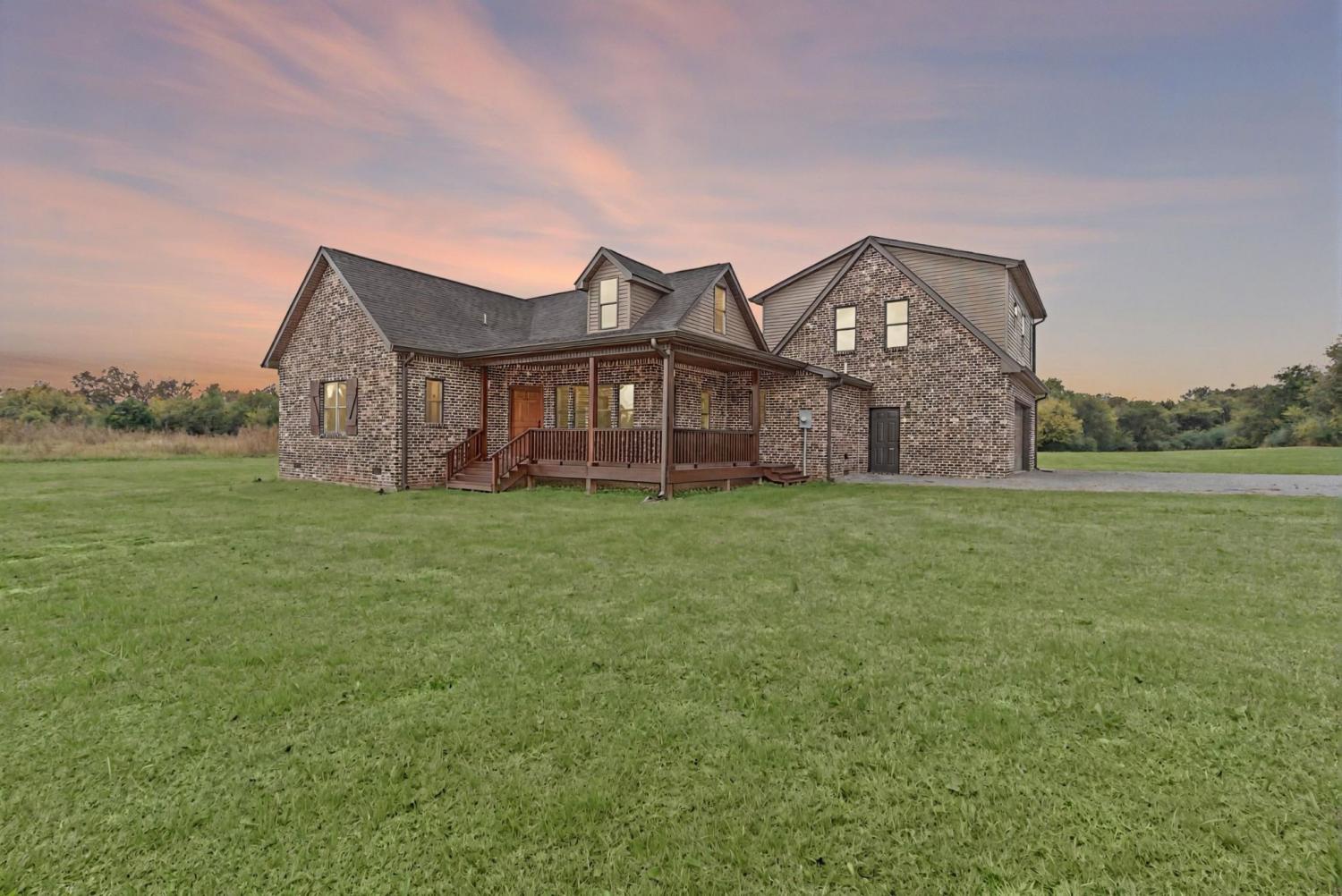 28-Henderson-Rd For Sale