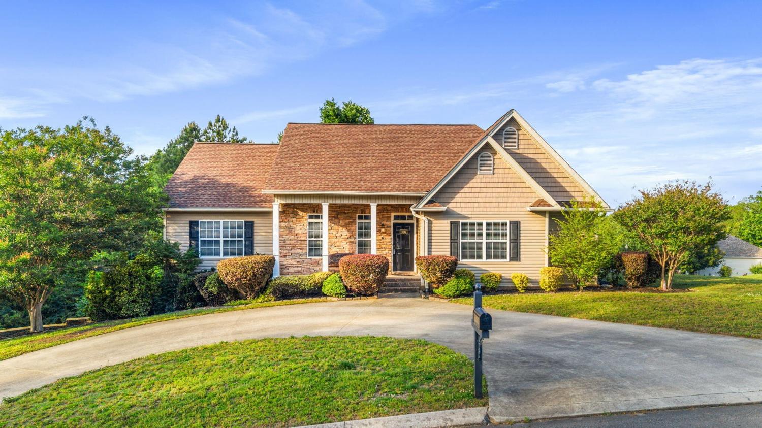 100-Brook-Hollow-Drive--SE For Sale