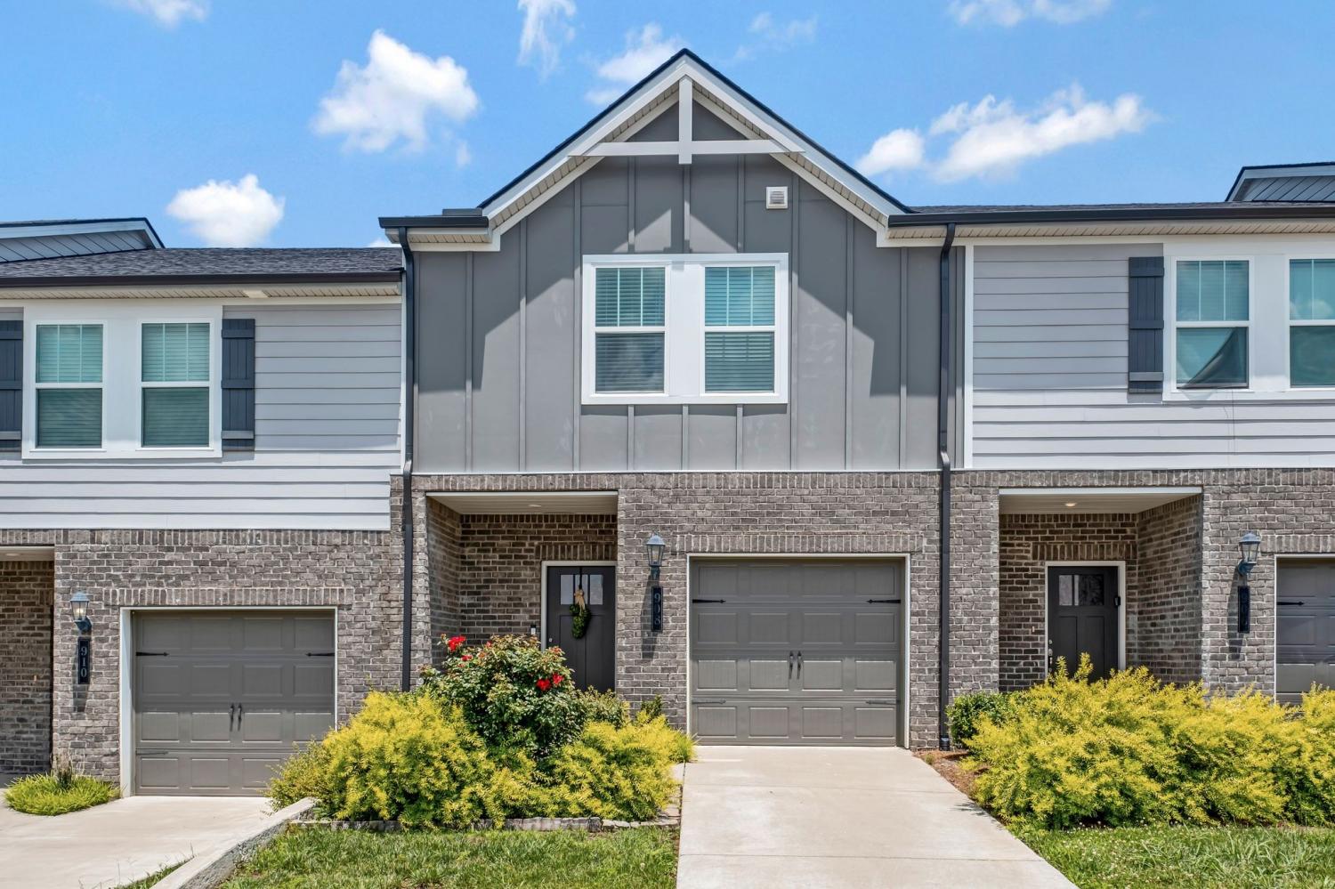 908-Oak-Ridge-Ln For Sale
